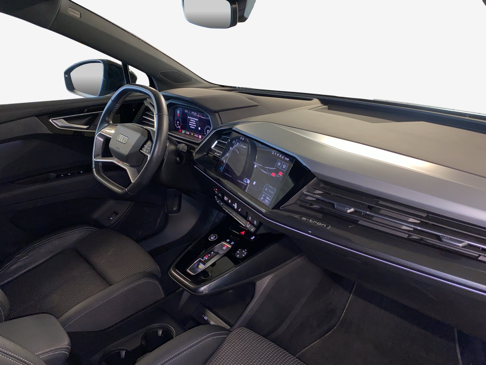AUDI Q4 e-tron 45 quattro-image-14