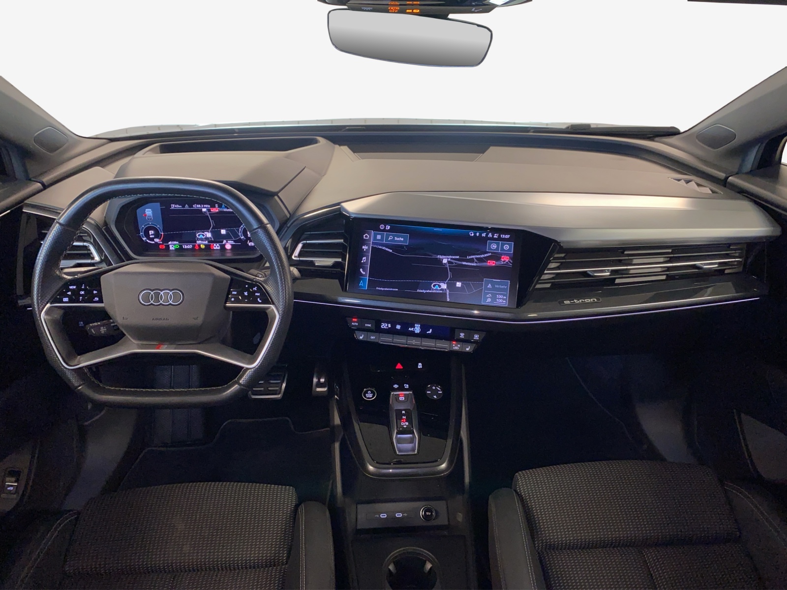 AUDI Q4 e-tron 45 quattro-image-9