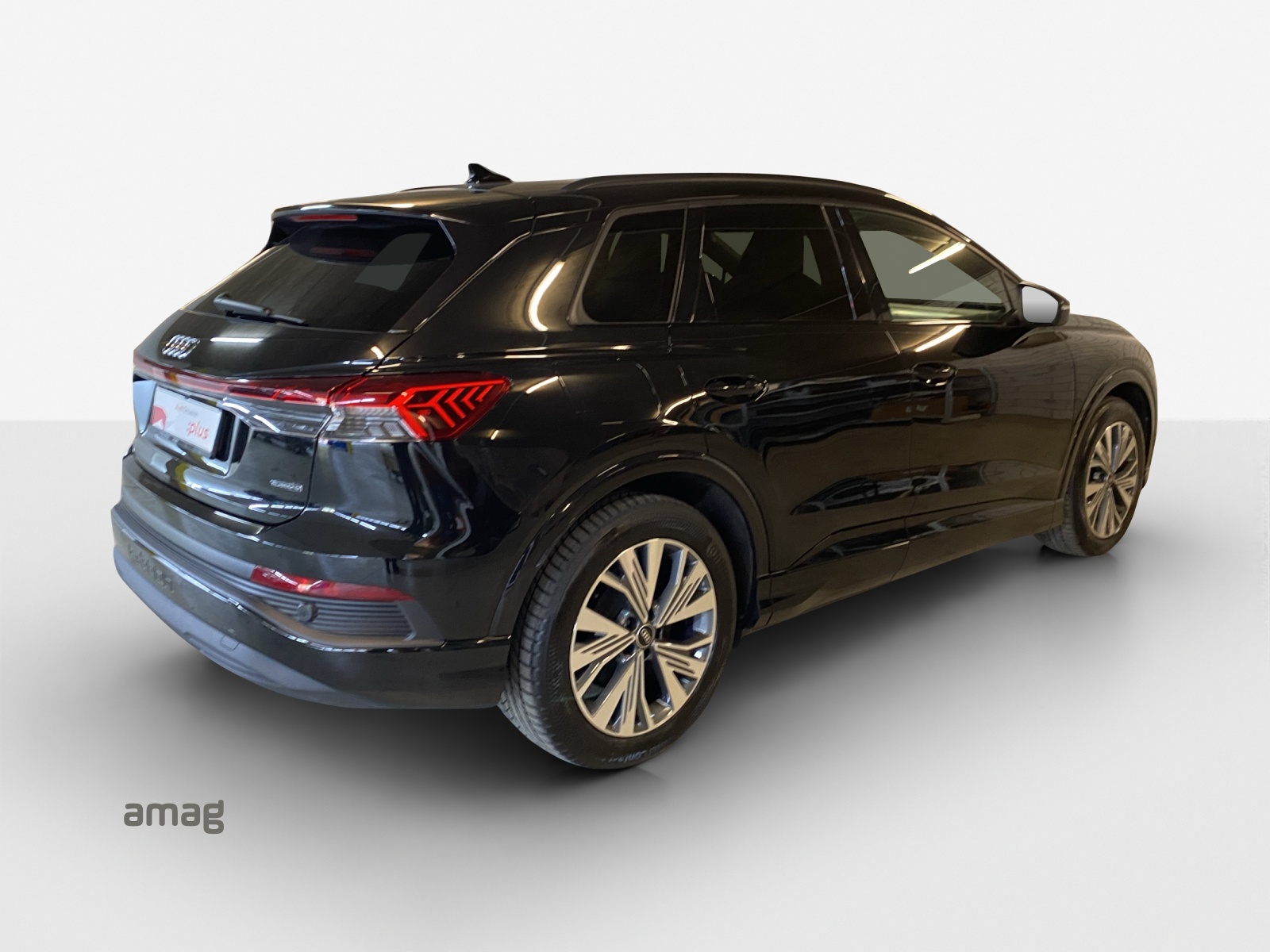 AUDI Q4 e-tron 45 quattro-image-5