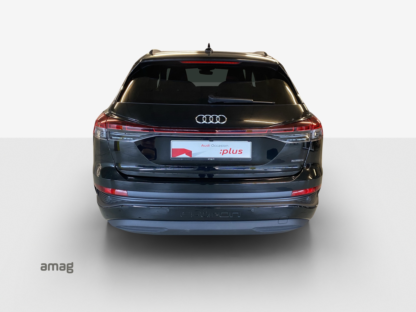 AUDI Q4 e-tron 45 quattro-image-4