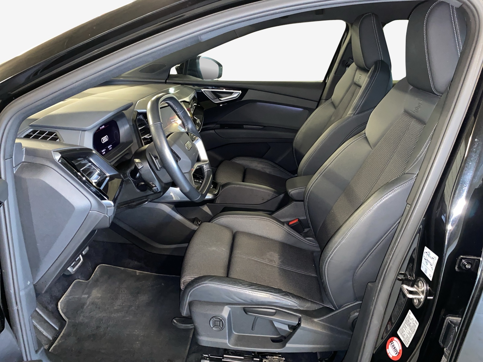 AUDI Q4 e-tron 45 quattro-image-8