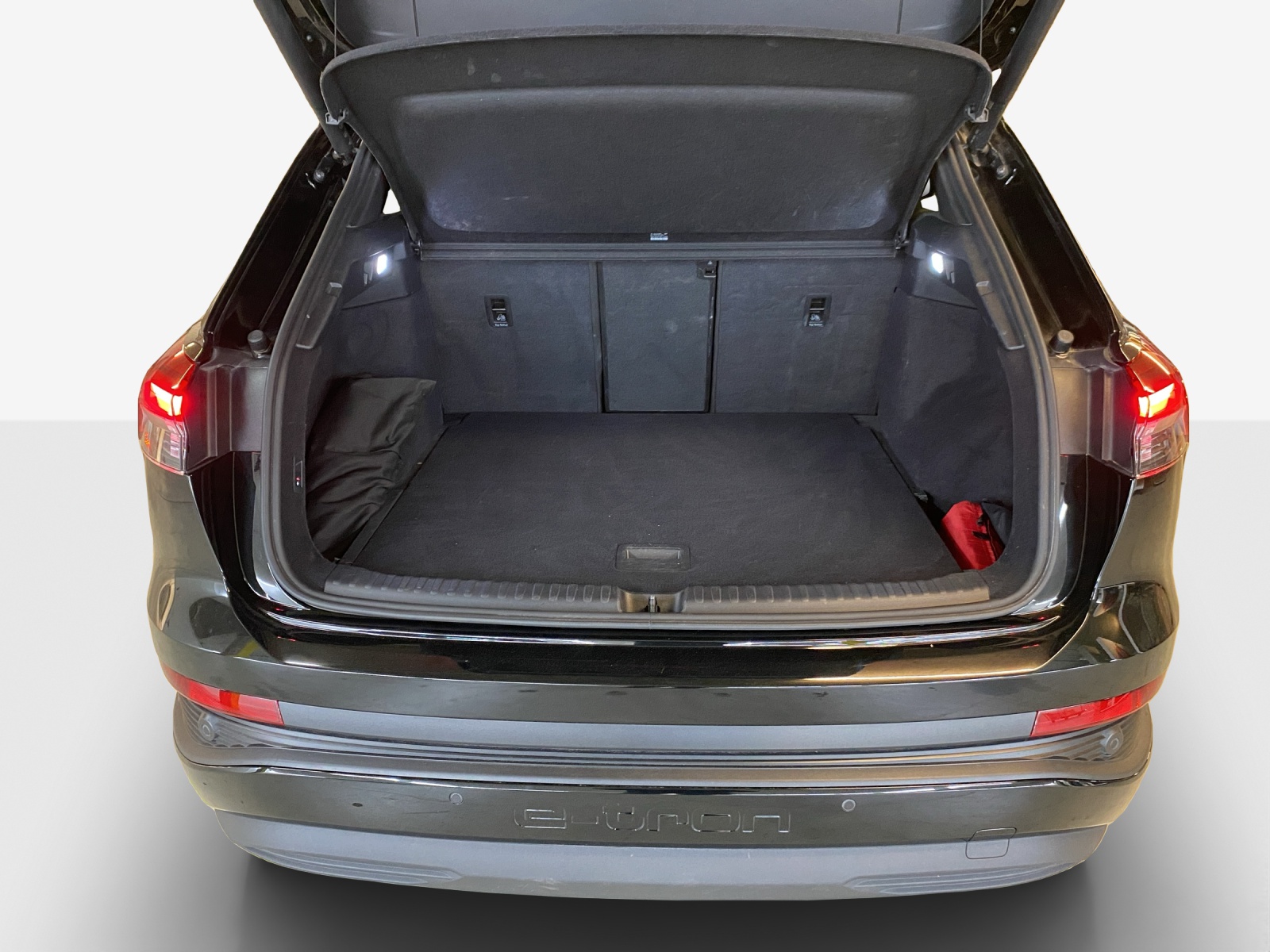 AUDI Q4 e-tron 45 quattro-image-13