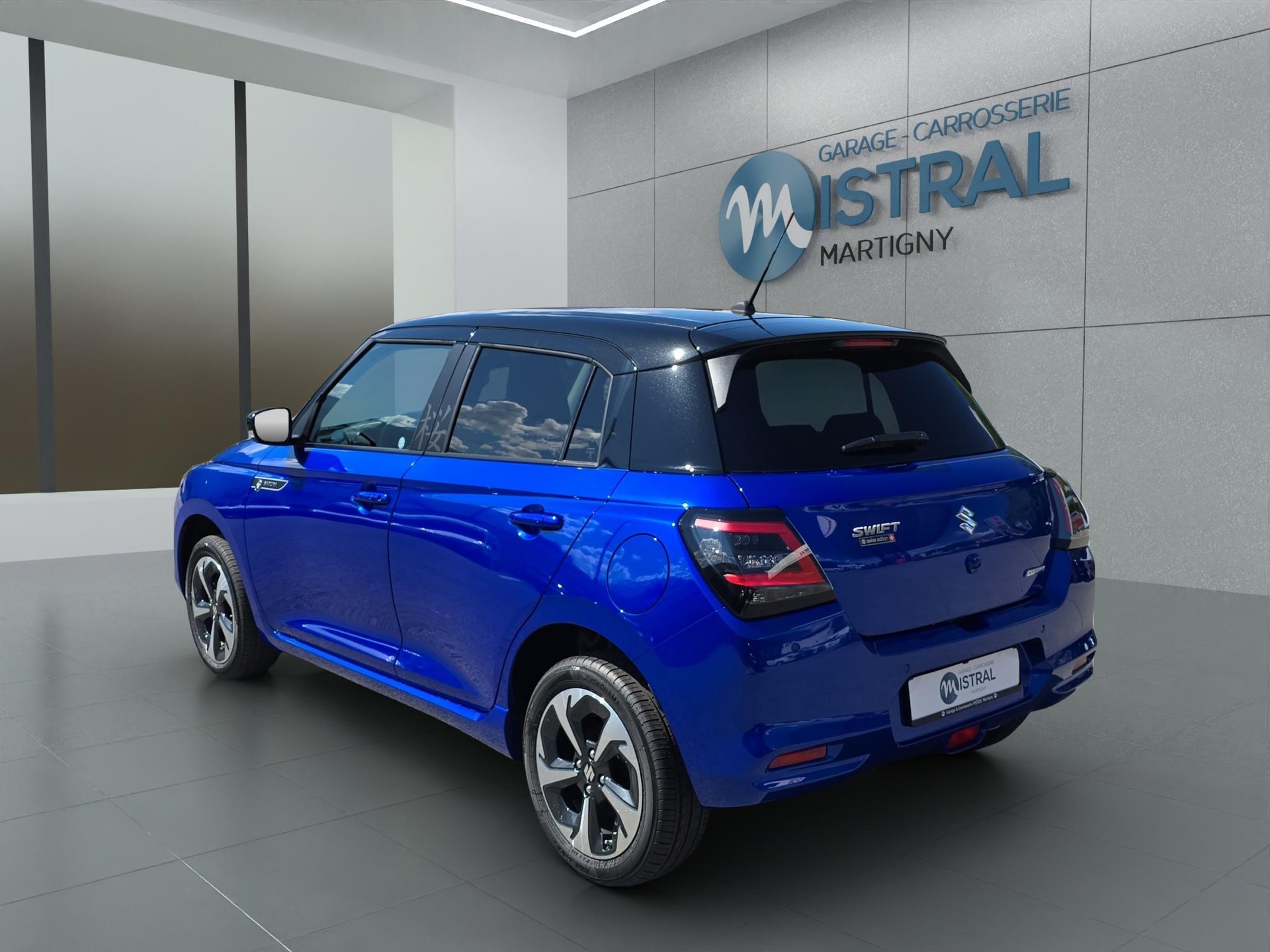 SUZUKI Swift 1.2 Sakura Top Hybrid 4x4-image-2