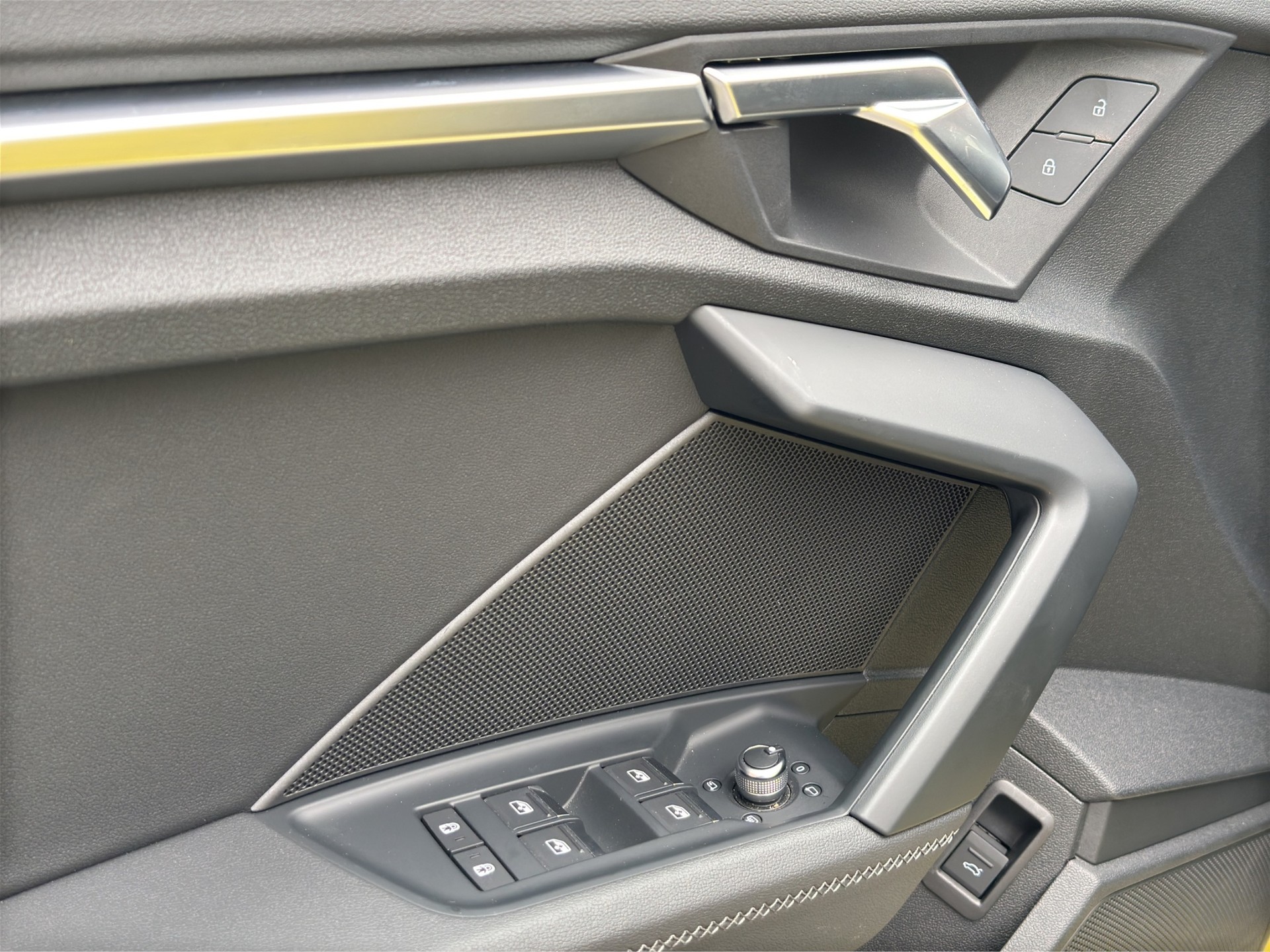 AUDI S3 Limousine 2.0 TFSI quattro S-tronic-image-8
