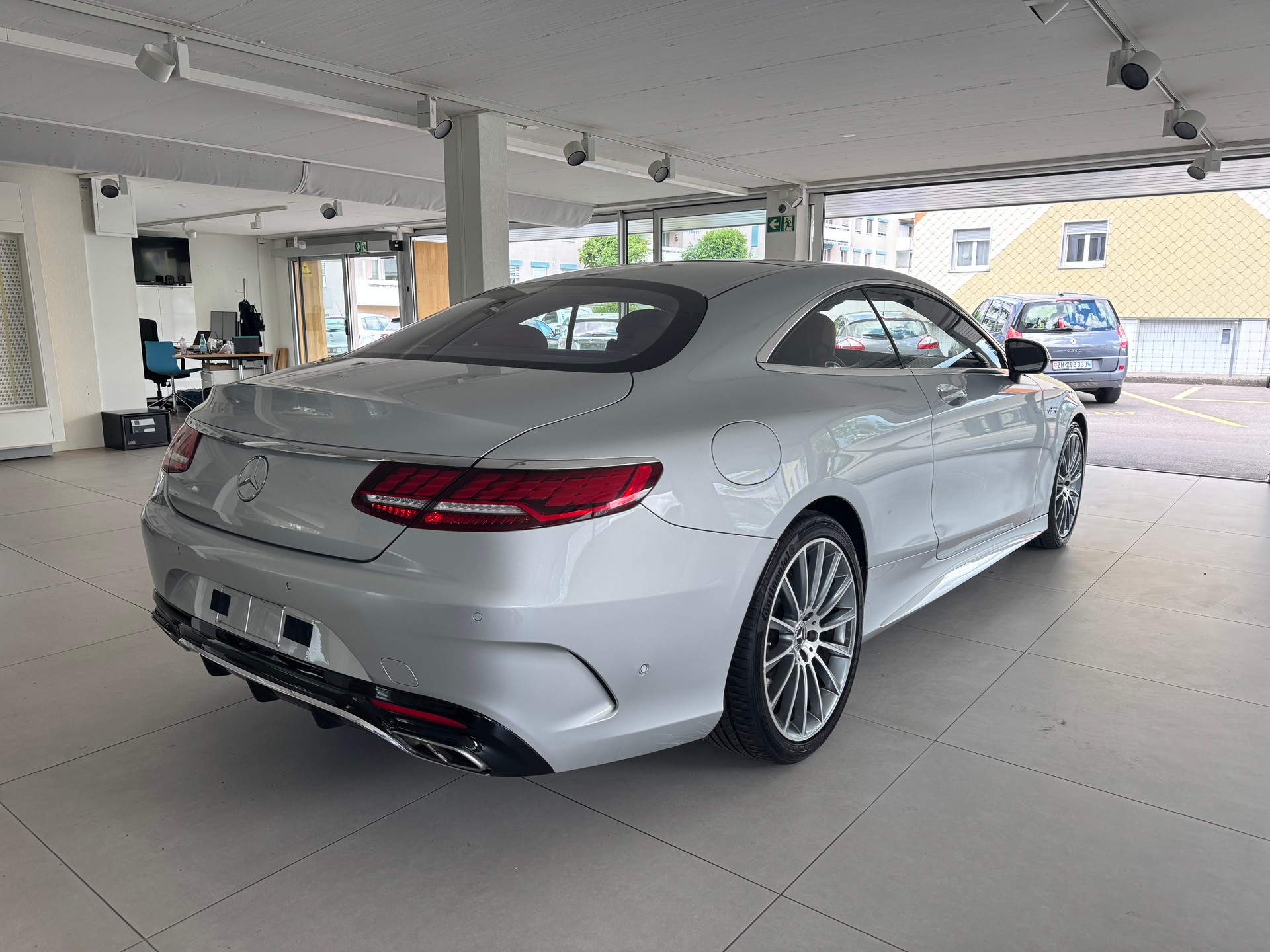 MERCEDES-BENZ S 560 4Matic 9G-Tronic-image-4