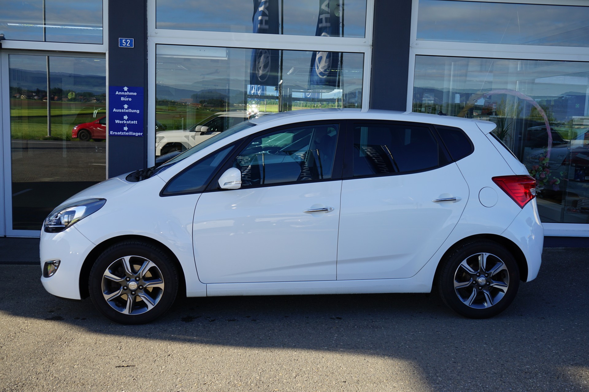 HYUNDAI iX20 1.6 Amplia Automatic-image-3