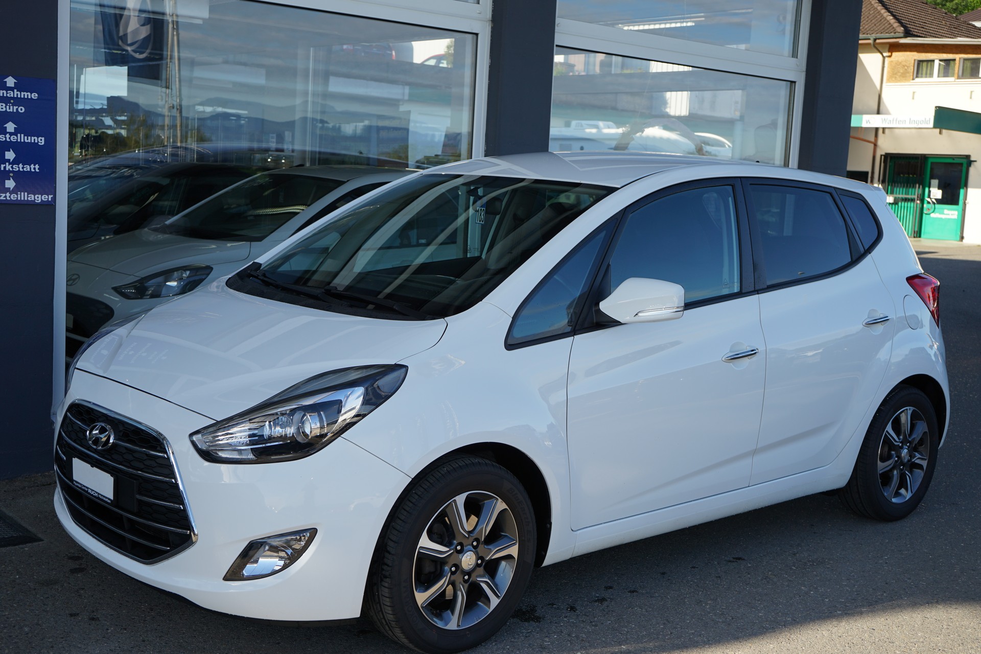 HYUNDAI iX20 1.6 Amplia Automatic-image-2