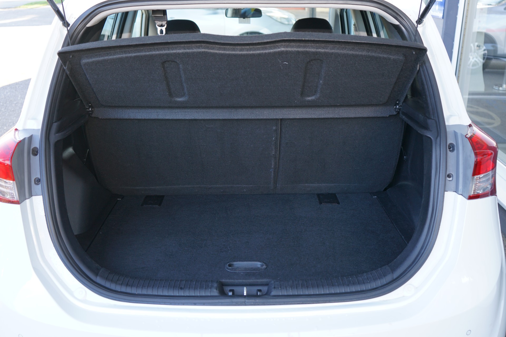 HYUNDAI iX20 1.6 Amplia Automatic-image-7
