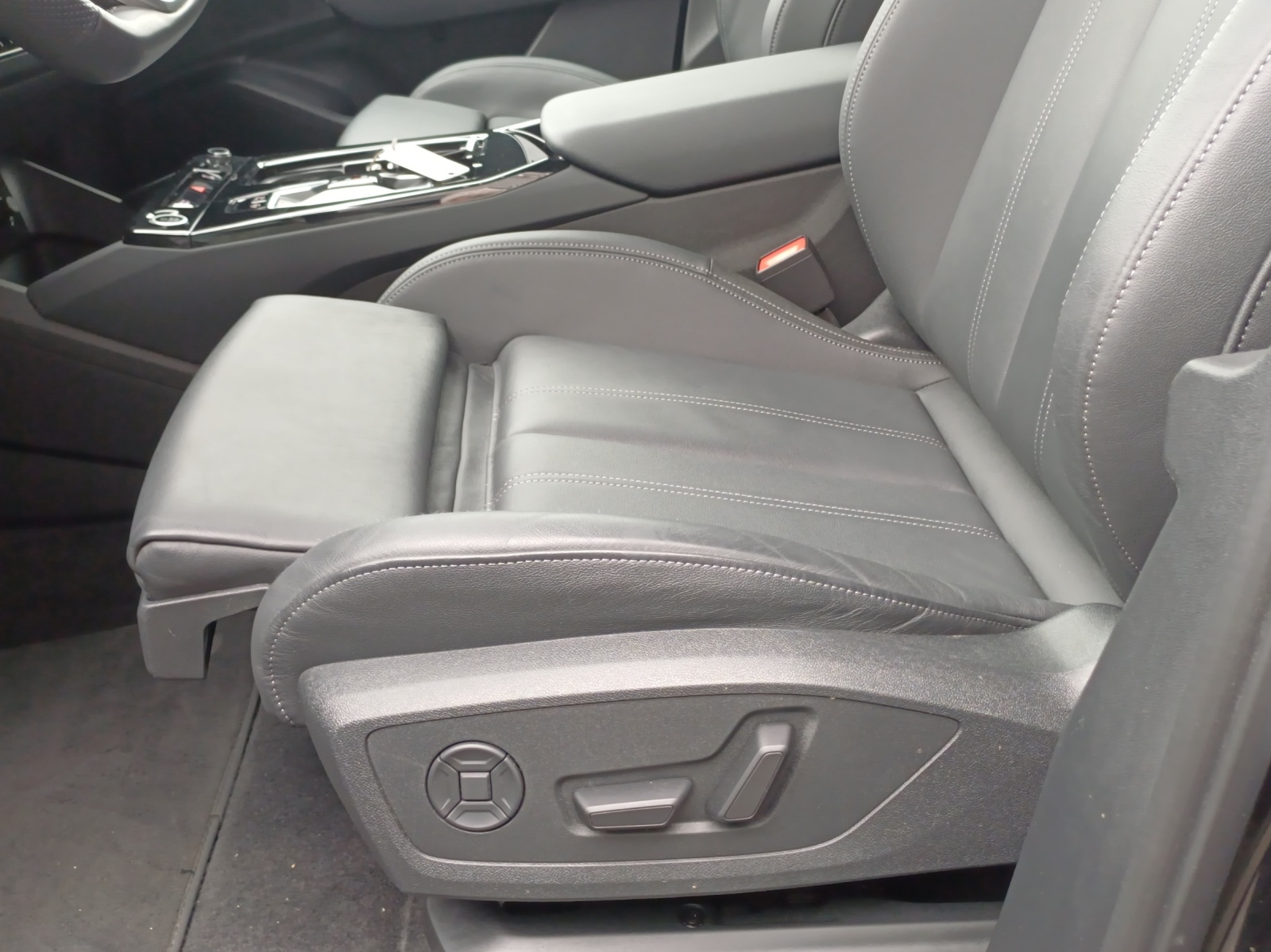 AUDI Q6 e-tron quattro-image-16