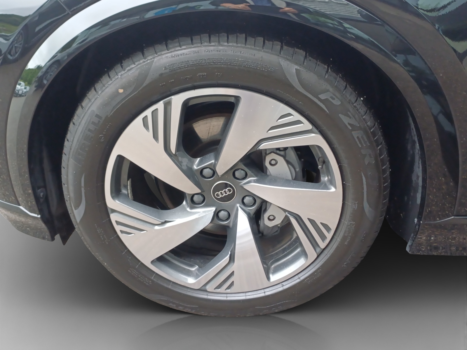 AUDI Q6 e-tron quattro-image-15