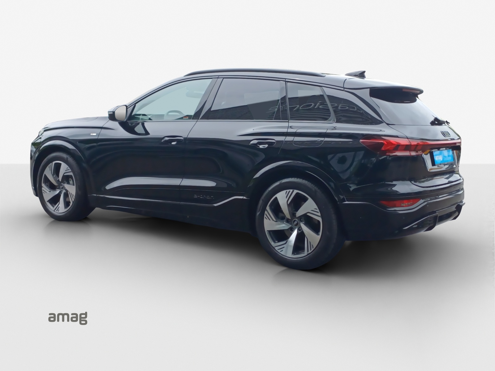 AUDI Q6 e-tron quattro-image-2