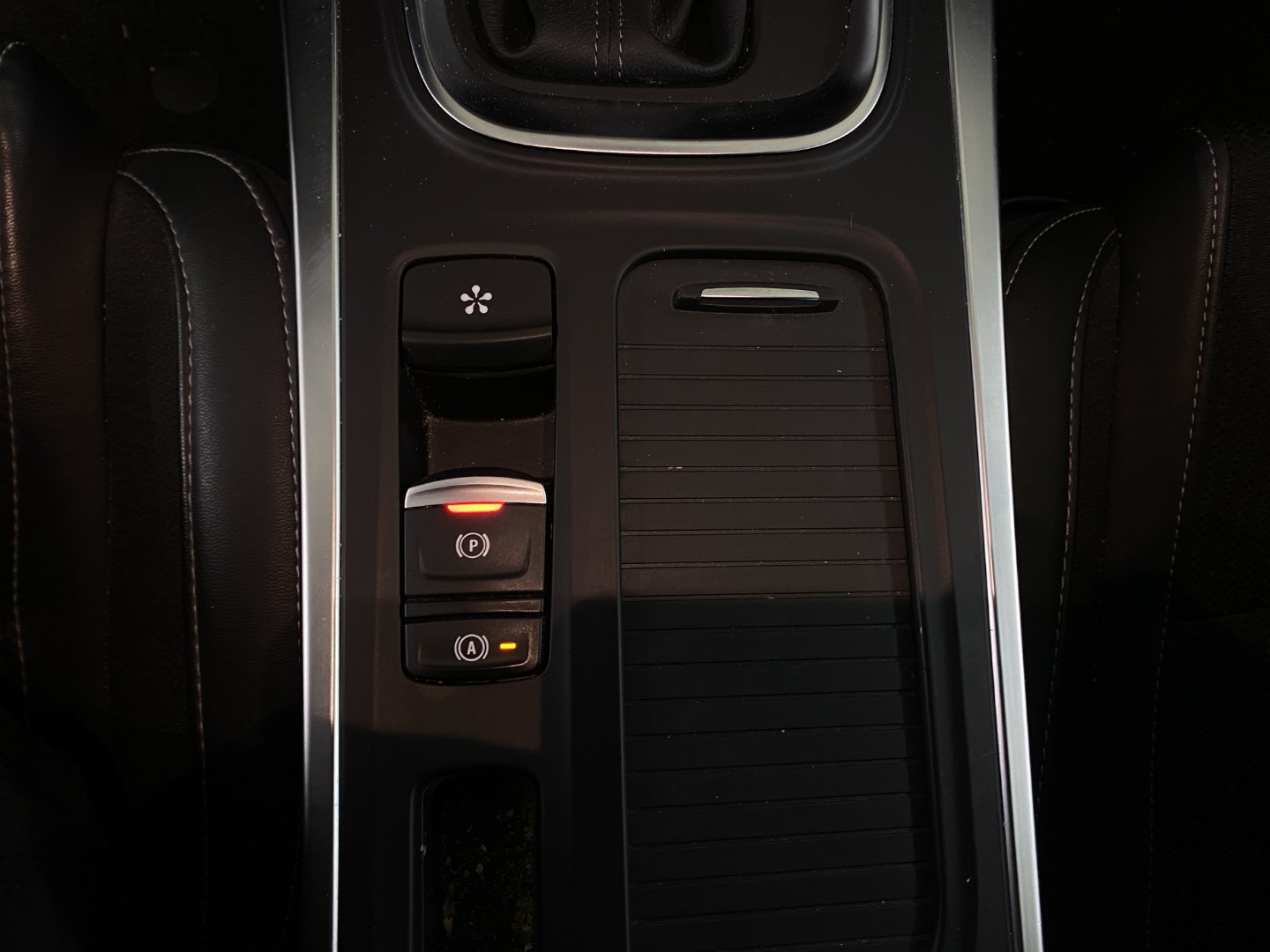RENAULT Mégane Grandtour 1.3 16V Turbo Techno EDC-image-18