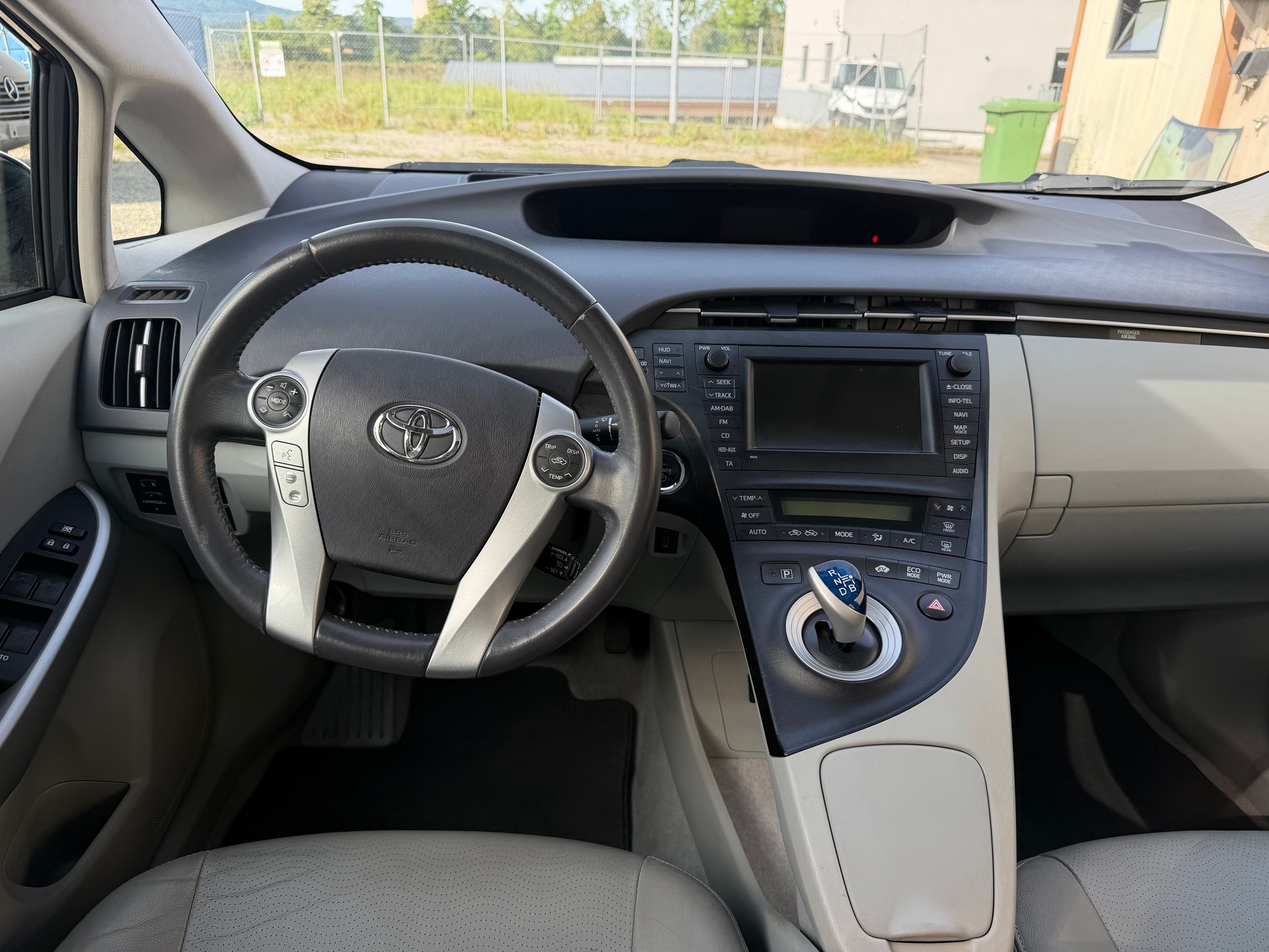 TOYOTA Prius 1.8 16V HSD Sol Premium | Frisch MFK | Leder | Solar Schiebedach-image-13