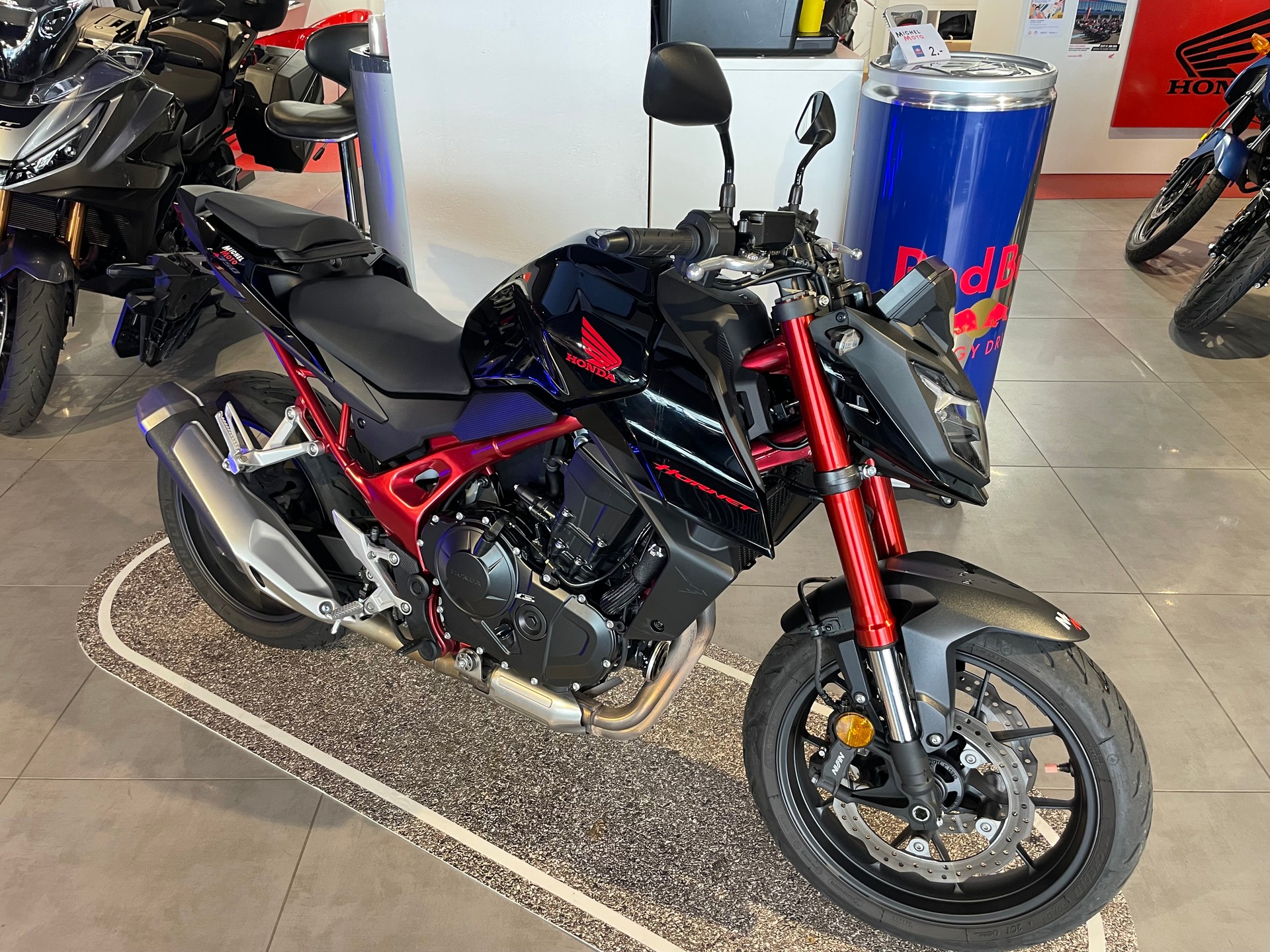 HONDA CB 750 Hornet-showroom-element-1