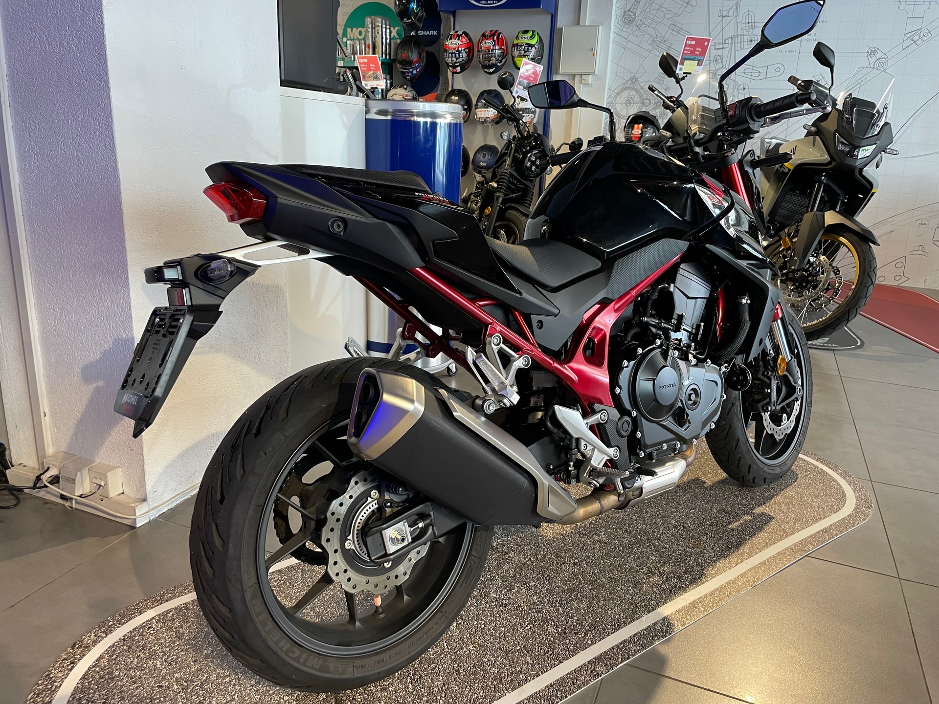 HONDA CB 750 Hornet-showroom-element-2