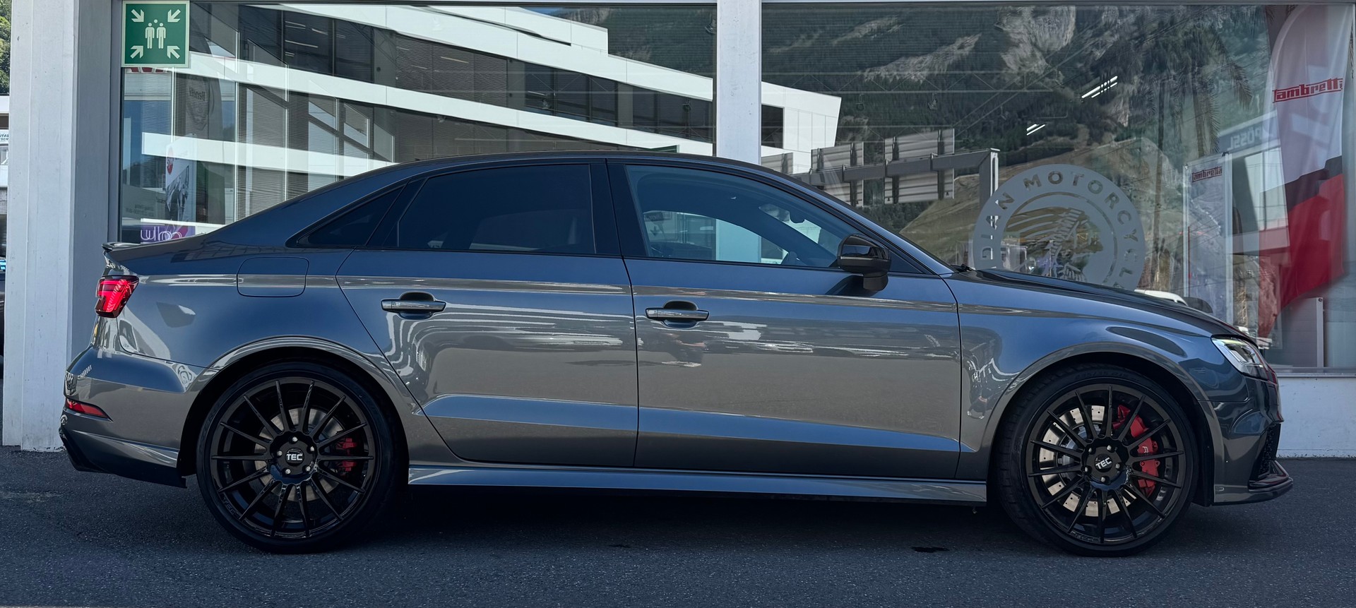 AUDI RS3 Limousine 2.5 TSI quattro S-tronic-image-1