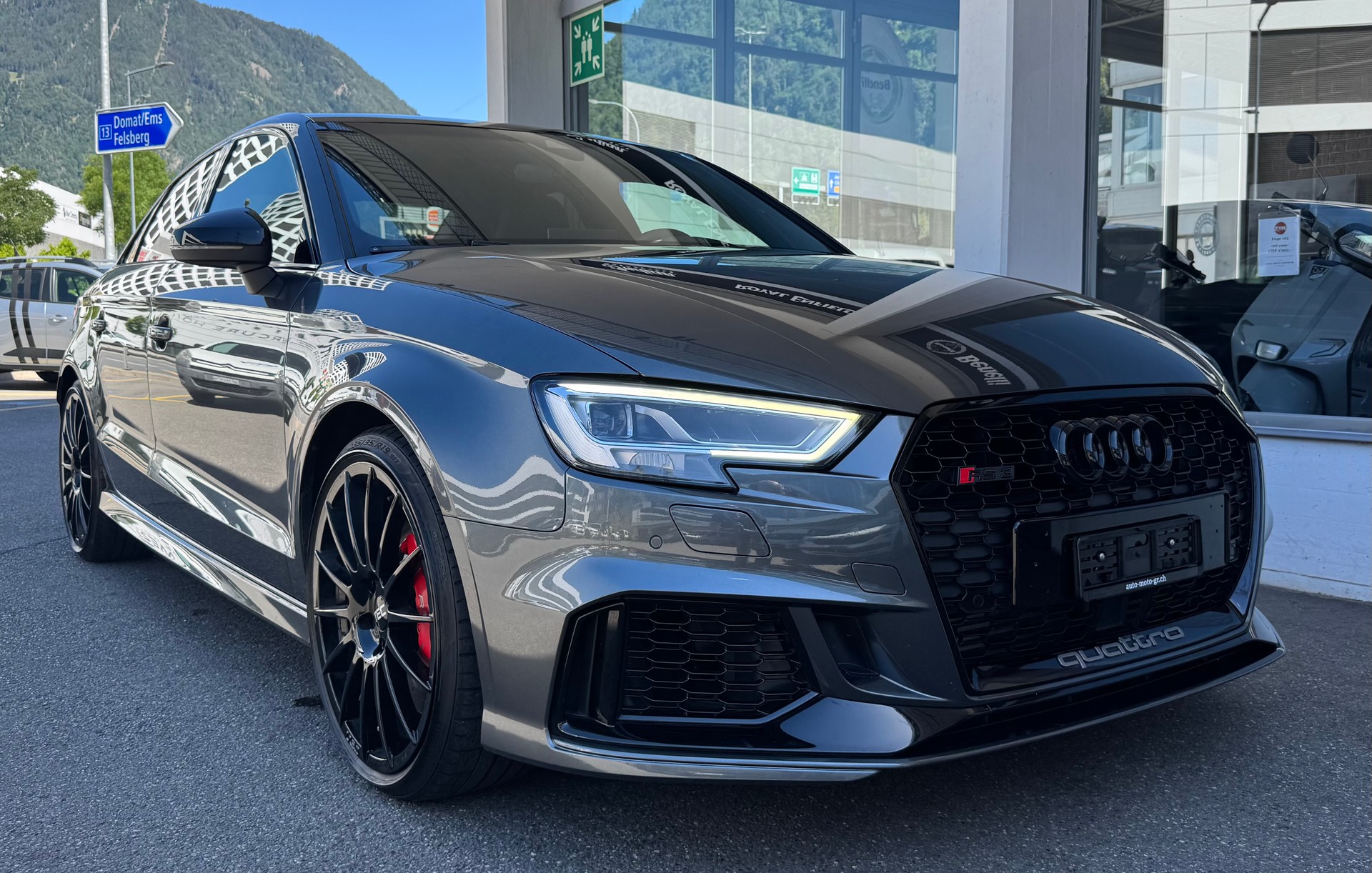 AUDI RS3 Limousine 2.5 TSI quattro S-tronic-image-0