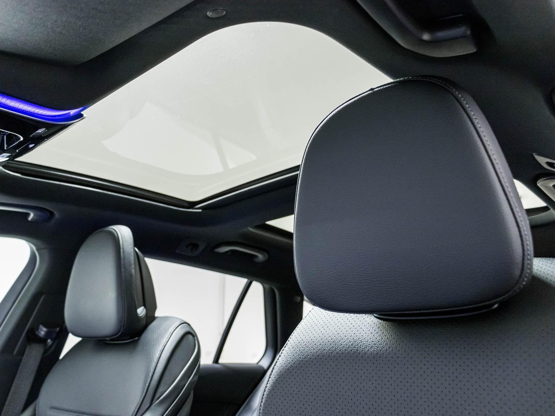 MERCEDES-BENZ C 300 AMG Line 4matic Kombi-image-11