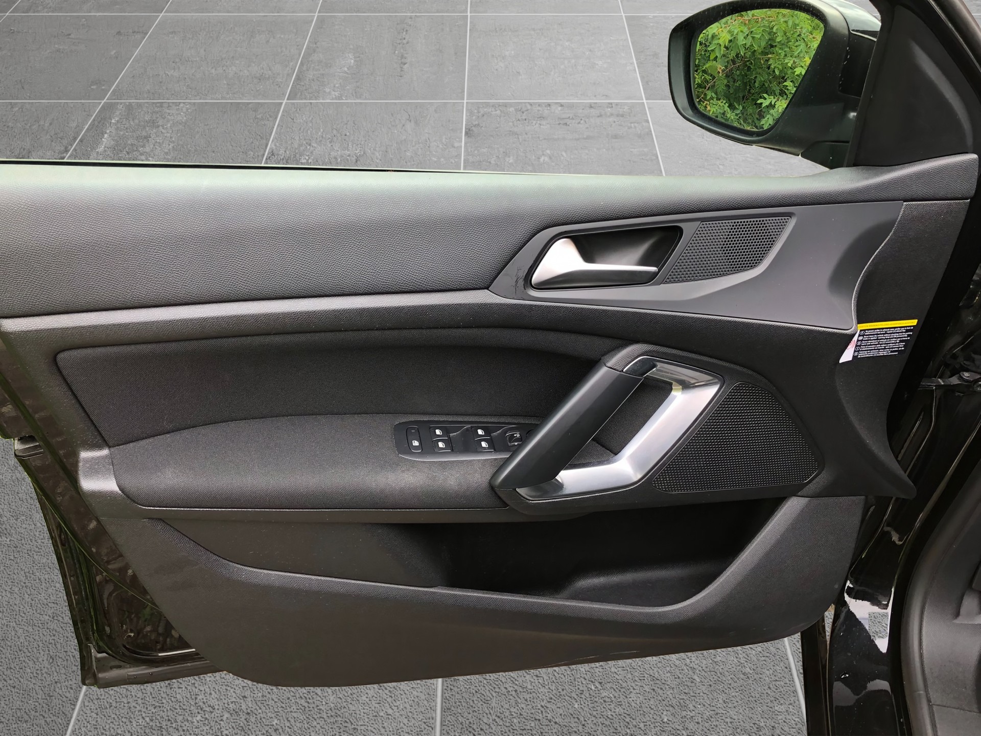 PEUGEOT 308 1.2 THP Allure-image-4