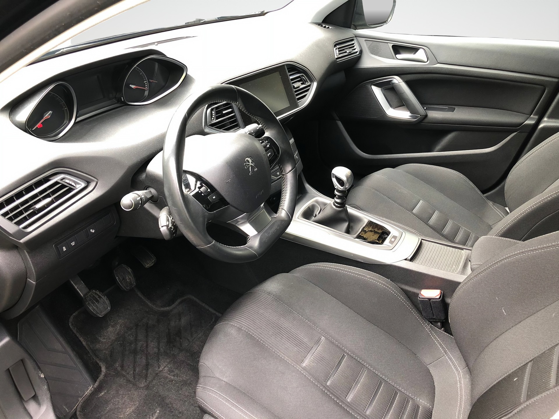 PEUGEOT 308 1.2 THP Allure-image-5