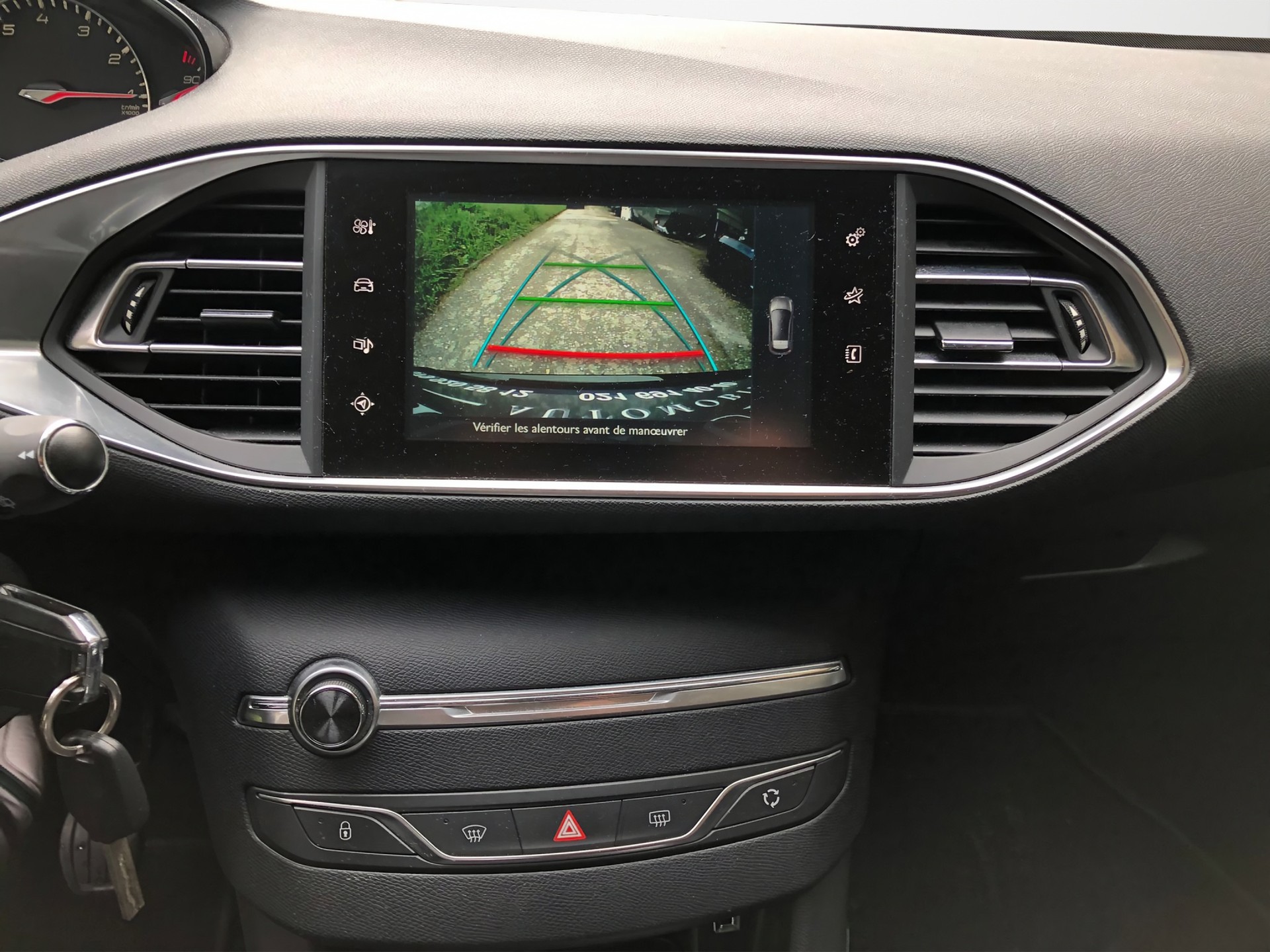 PEUGEOT 308 1.2 THP Allure-image-3