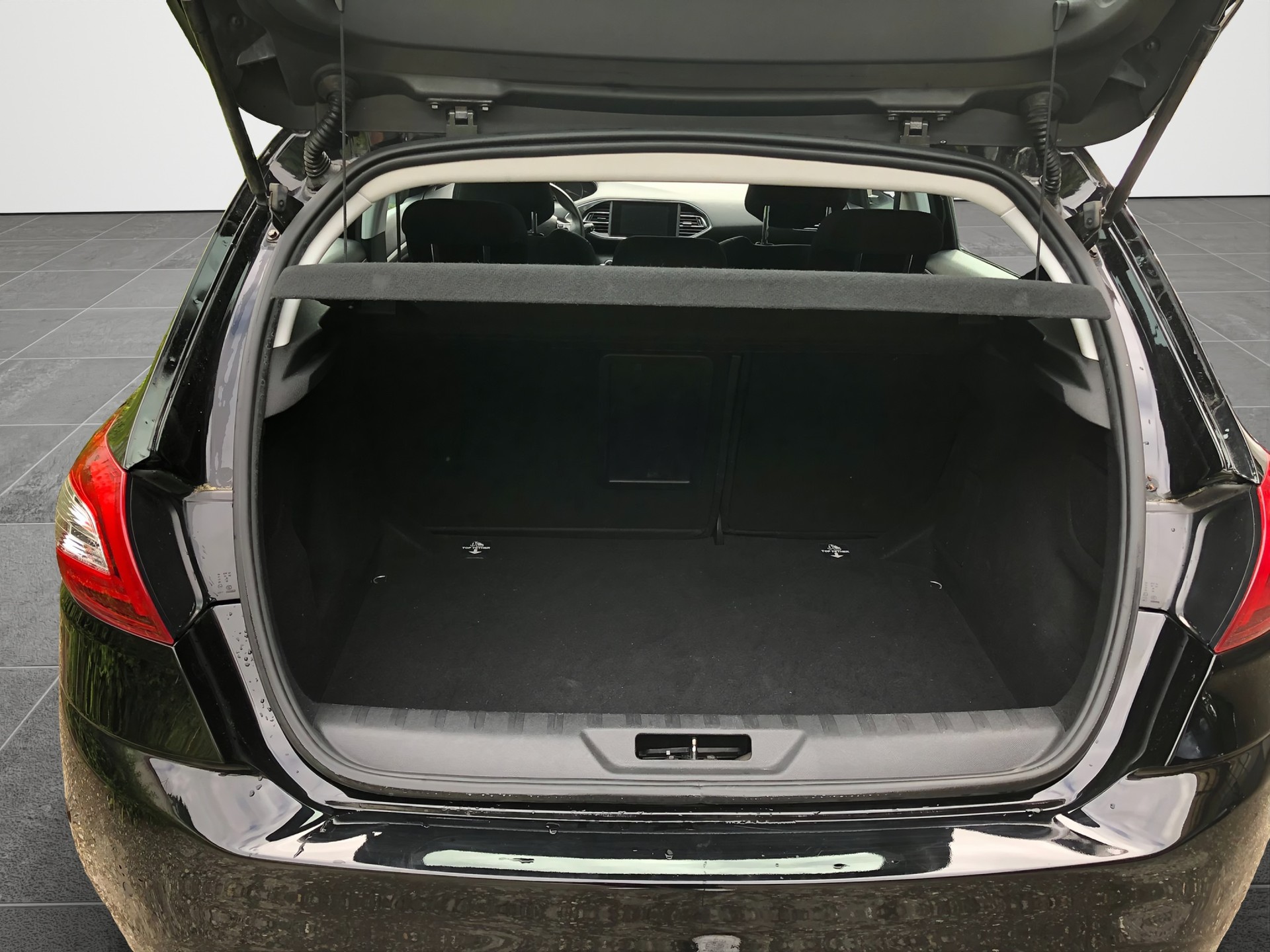 PEUGEOT 308 1.2 THP Allure-image-8