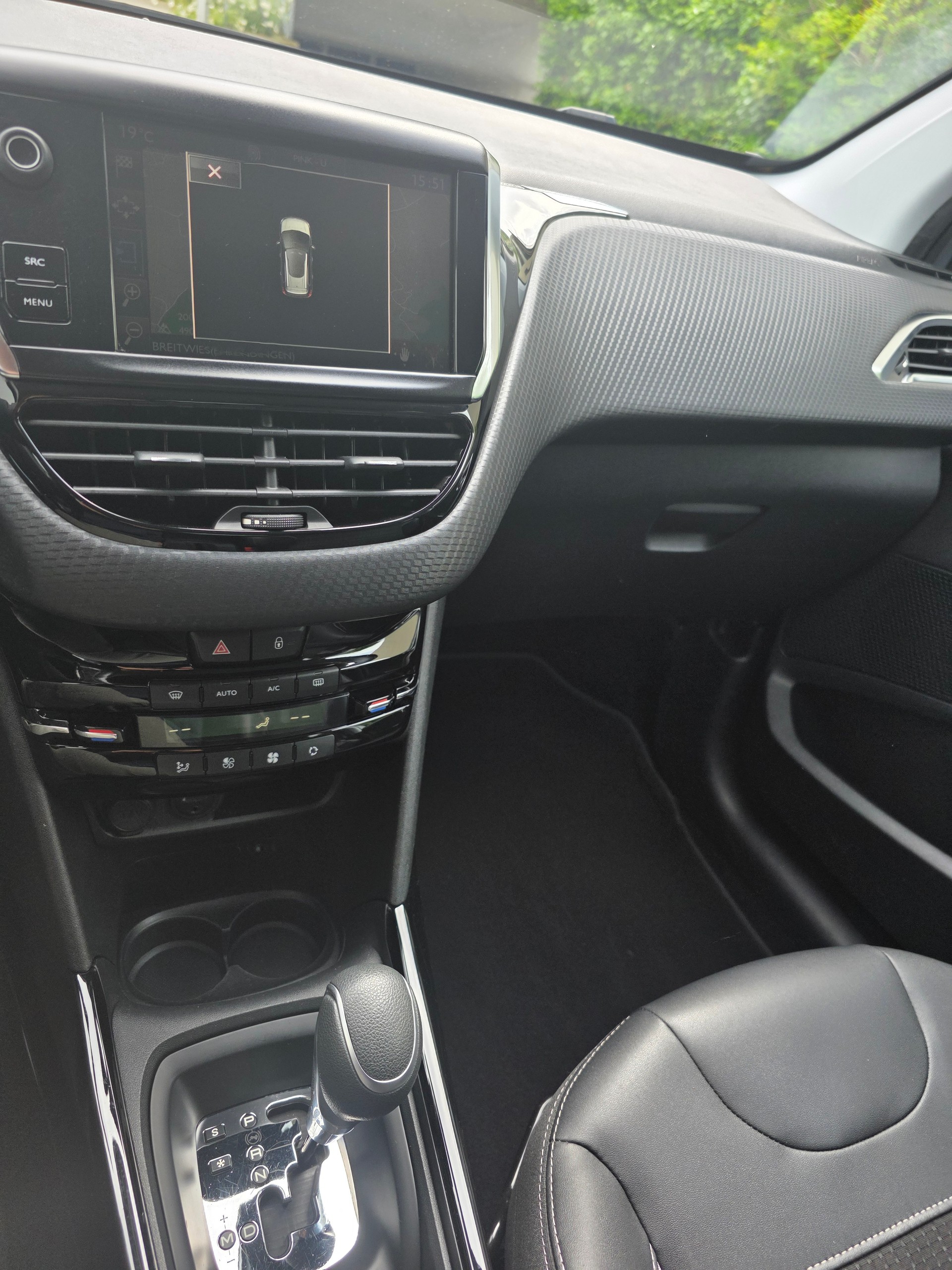 PEUGEOT 2008 1.2 PureTech Allure EAT6-image-14