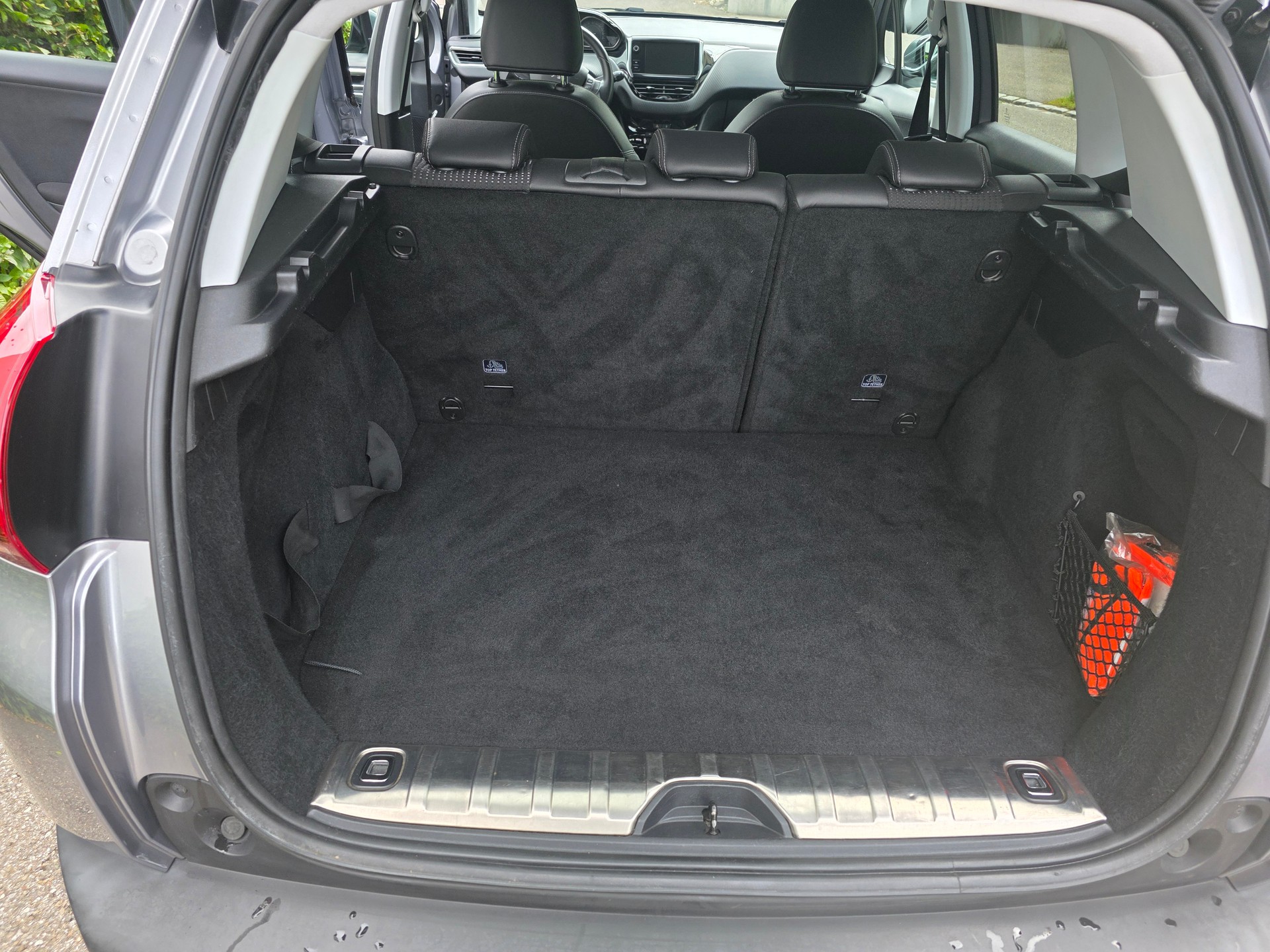 PEUGEOT 2008 1.2 PureTech Allure EAT6-image-9