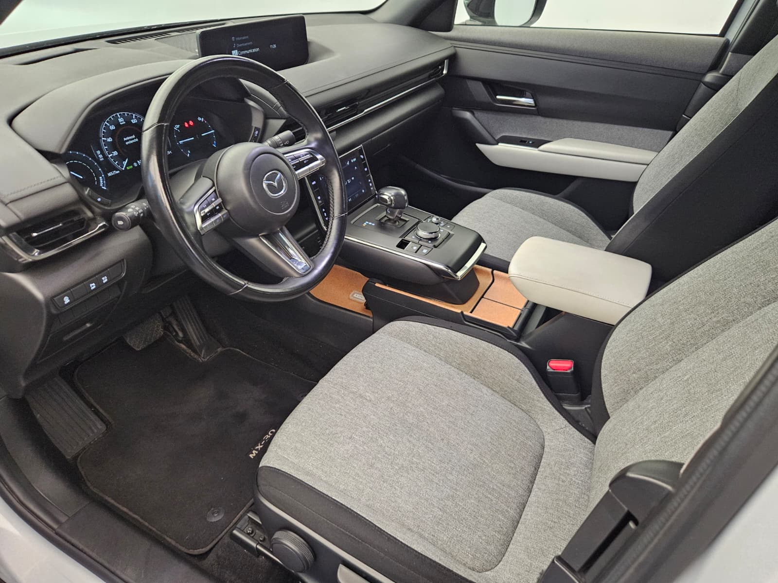 MAZDA MX-30 e-Skyactiv Ambition Plus-image-11