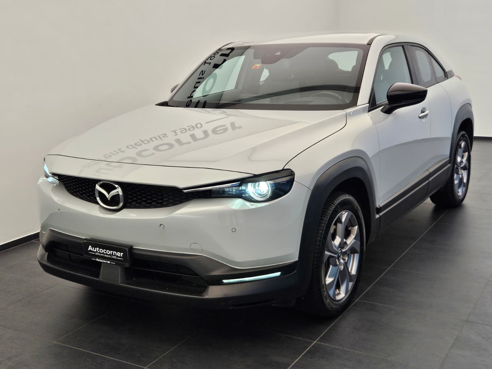 MAZDA MX-30 e-Skyactiv Ambition Plus-showroom-element-3