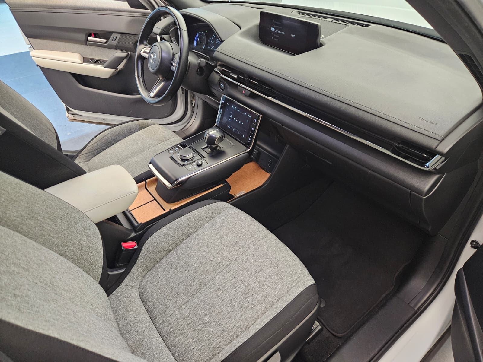 MAZDA MX-30 e-Skyactiv Ambition Plus-image-12
