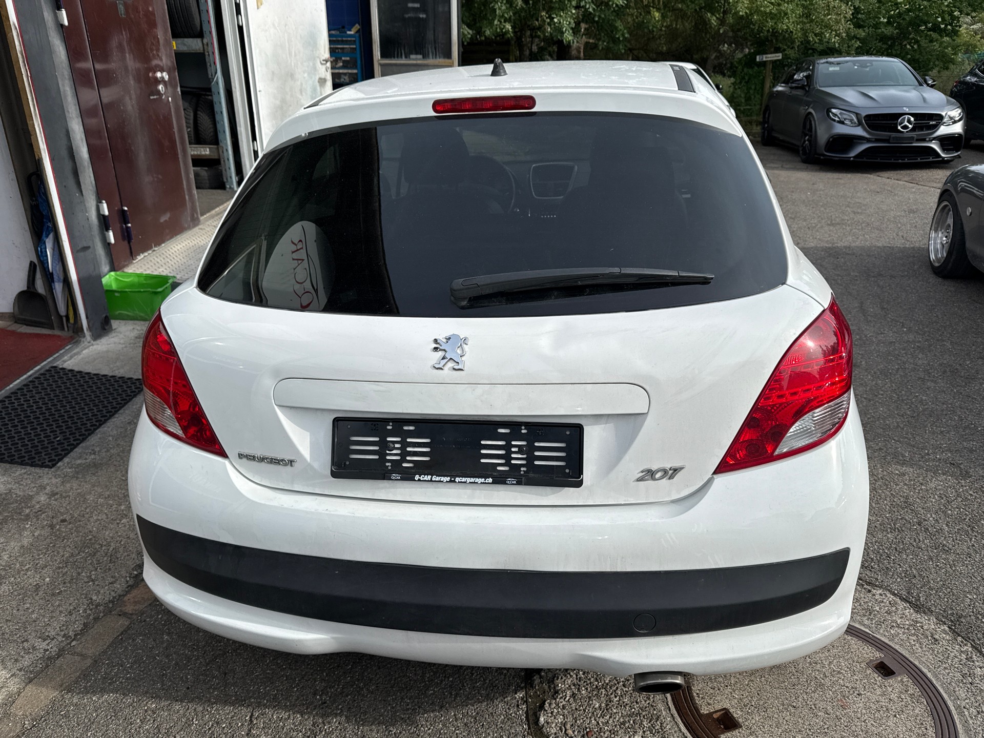 PEUGEOT 207 1.6 16V Allure Automatic-image-3