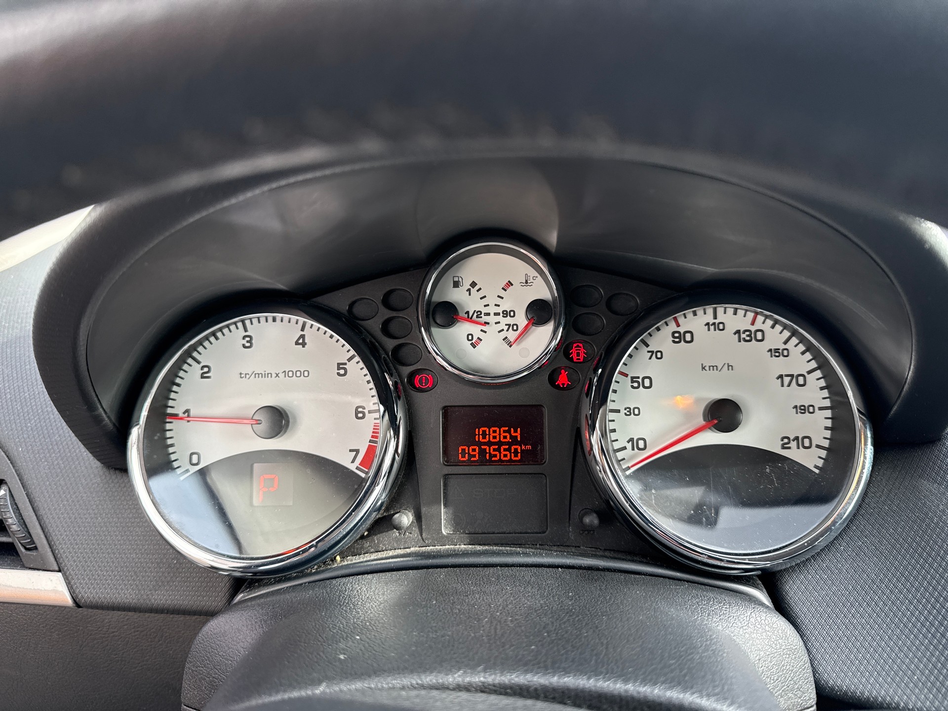 PEUGEOT 207 1.6 16V Allure Automatic-image-12