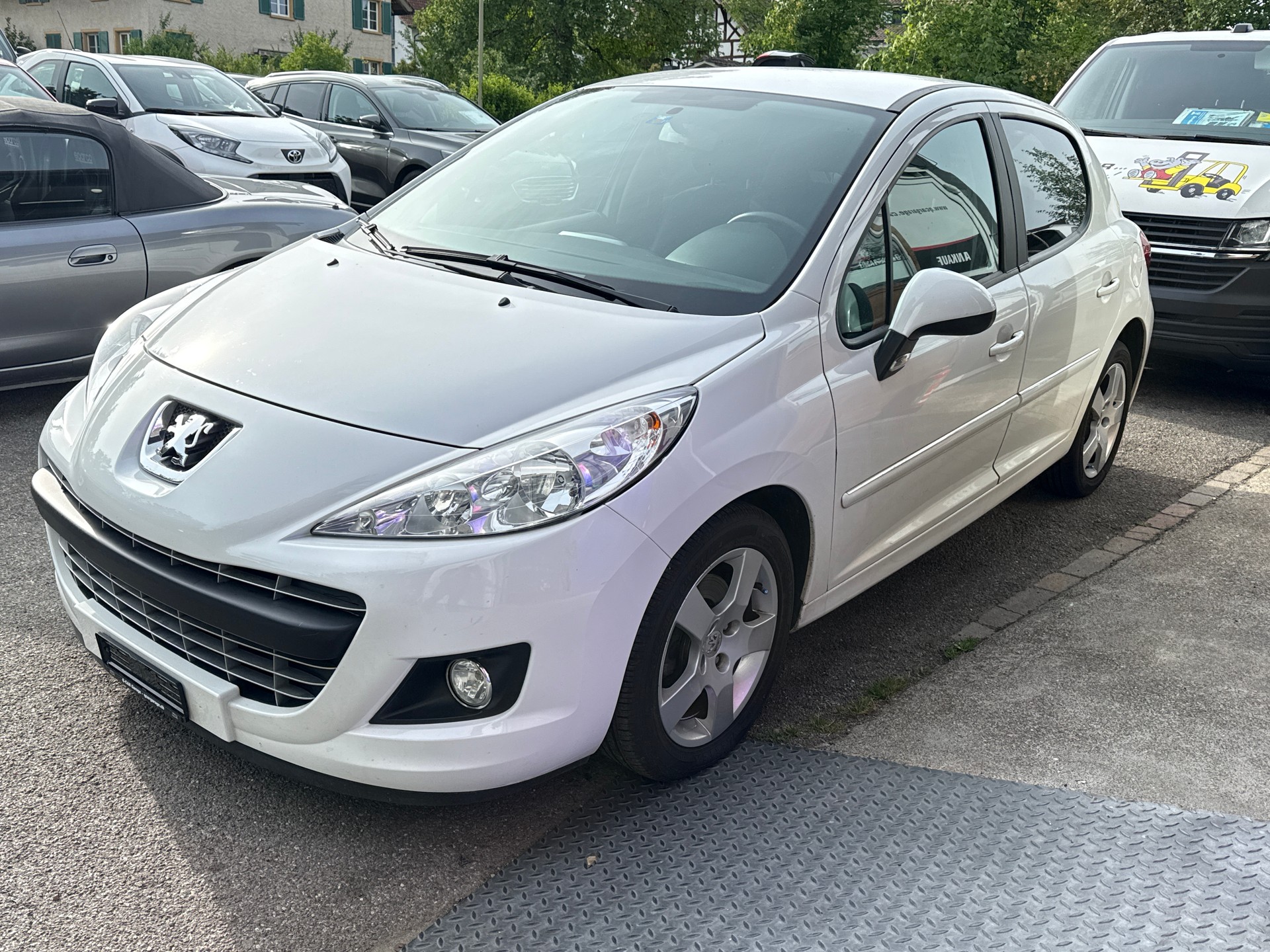 PEUGEOT 207 1.6 16V Allure Automatic-image-1