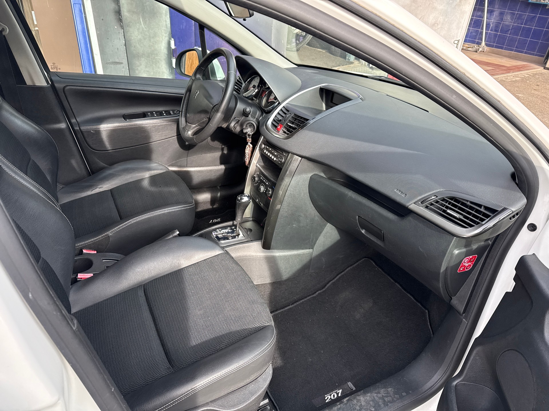 PEUGEOT 207 1.6 16V Allure Automatic-image-7