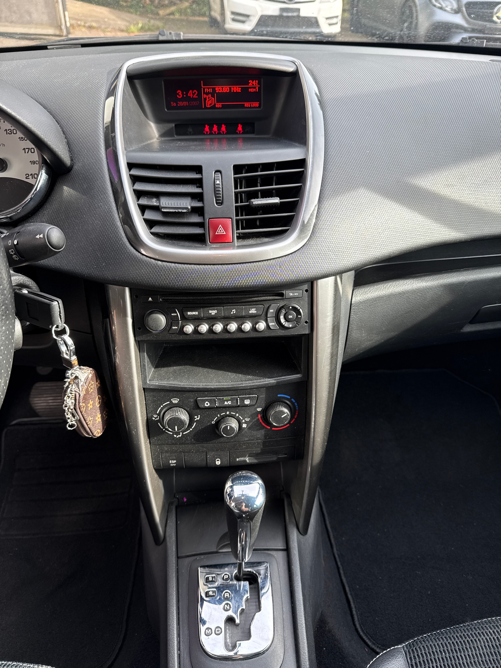 PEUGEOT 207 1.6 16V Allure Automatic-image-13
