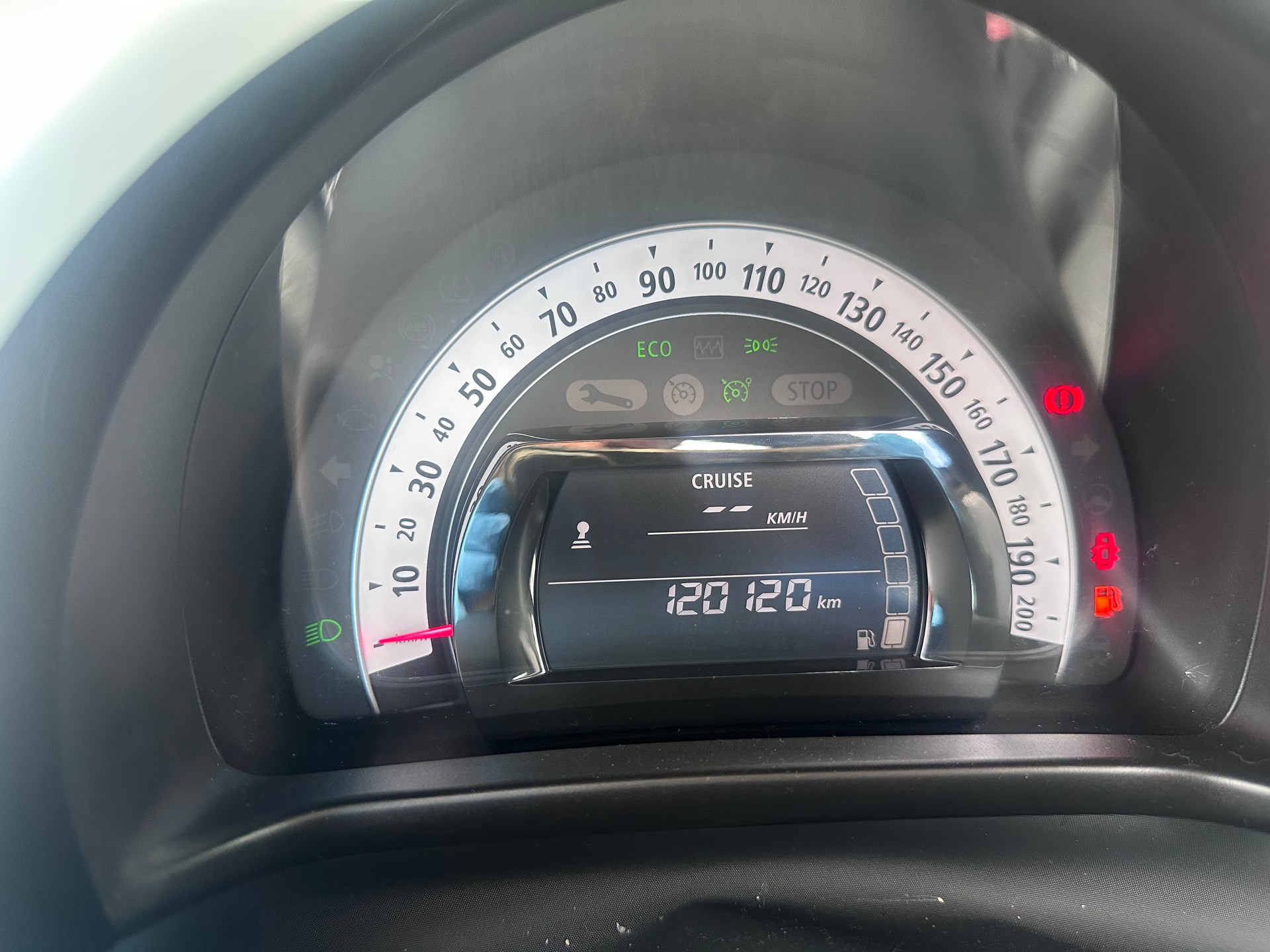RENAULT Twingo 0.9 Zen Cabriolet-image-14