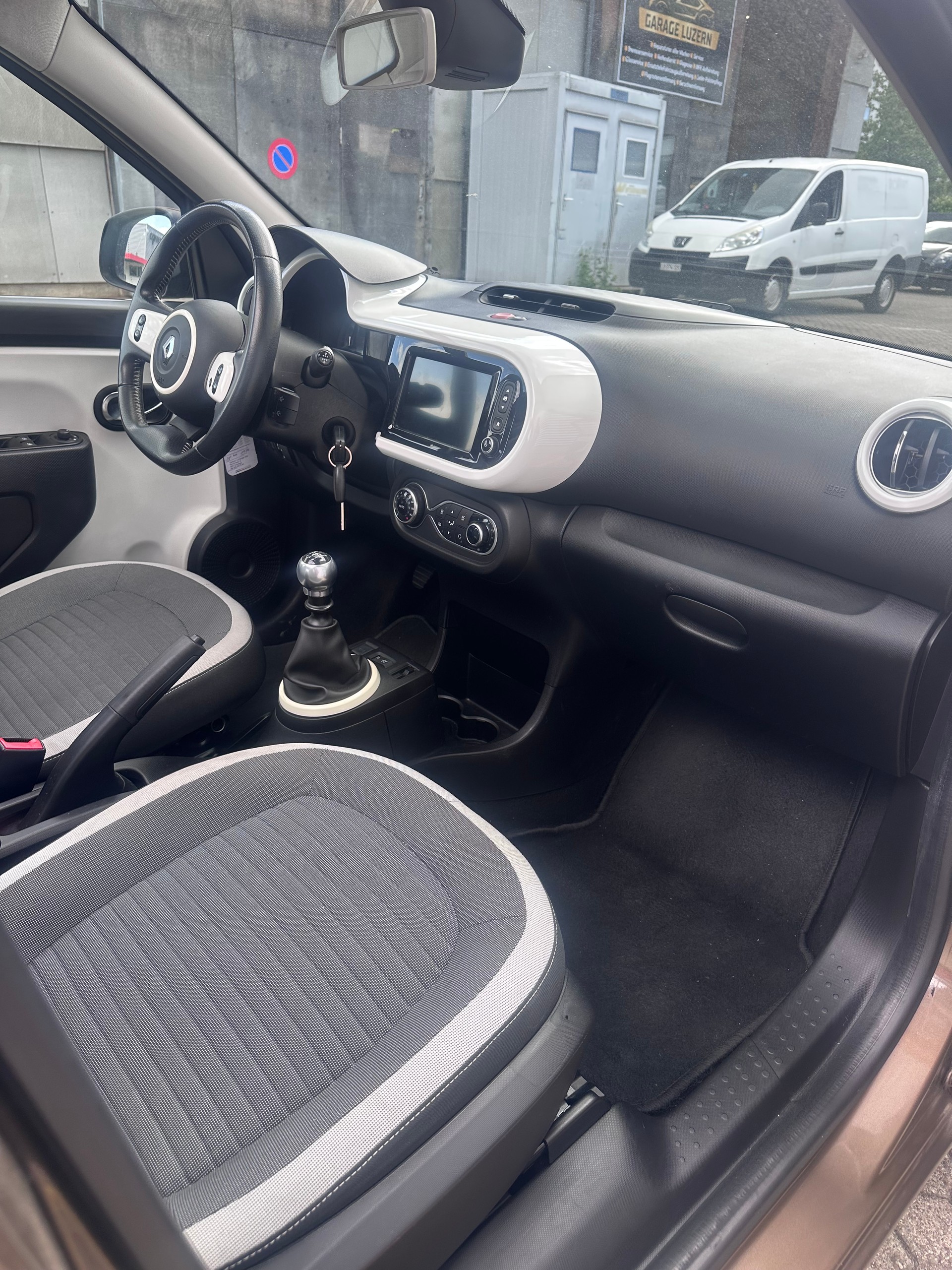 RENAULT Twingo 0.9 Zen Cabriolet-image-8