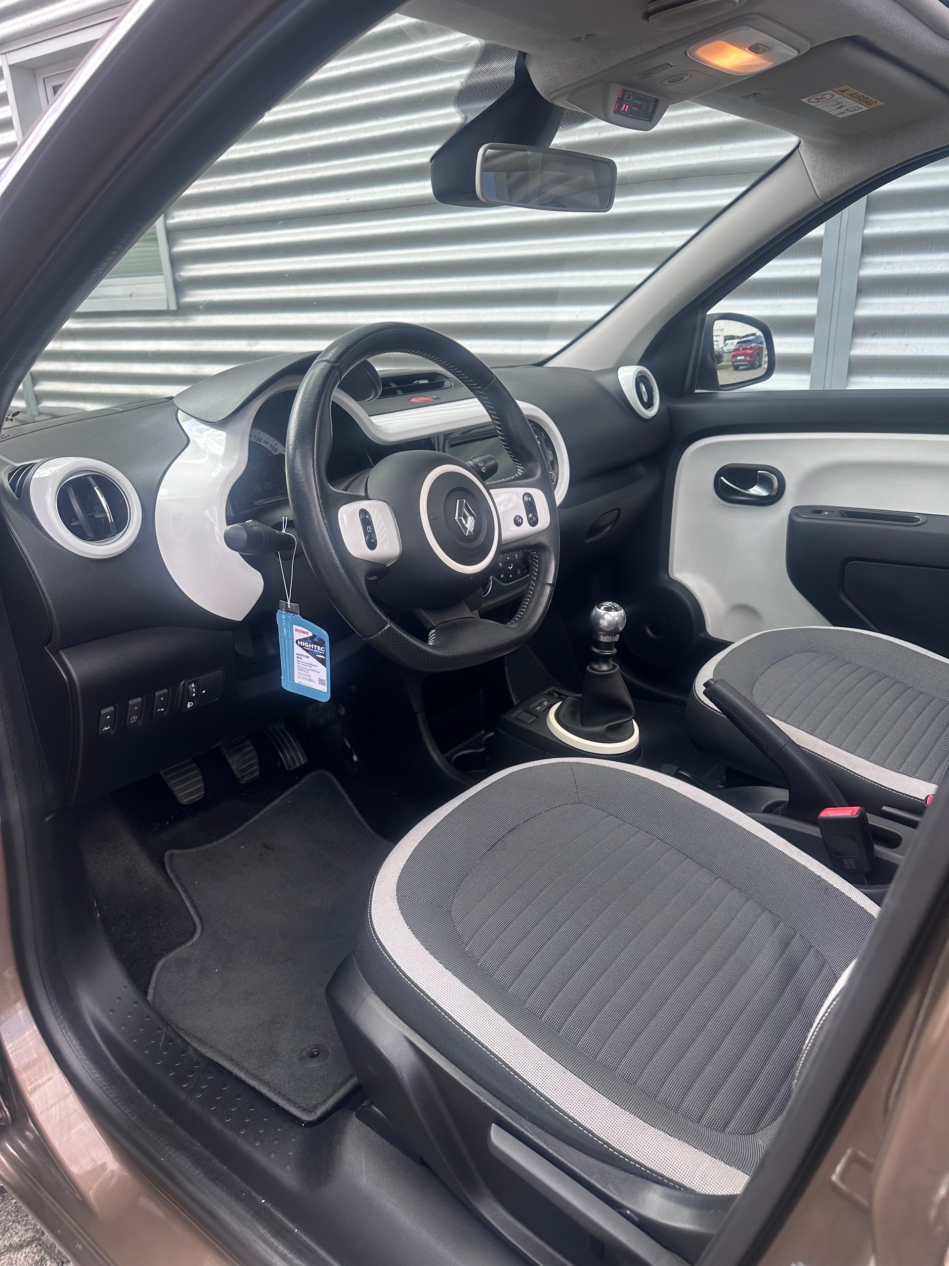RENAULT Twingo 0.9 Zen Cabriolet-image-7
