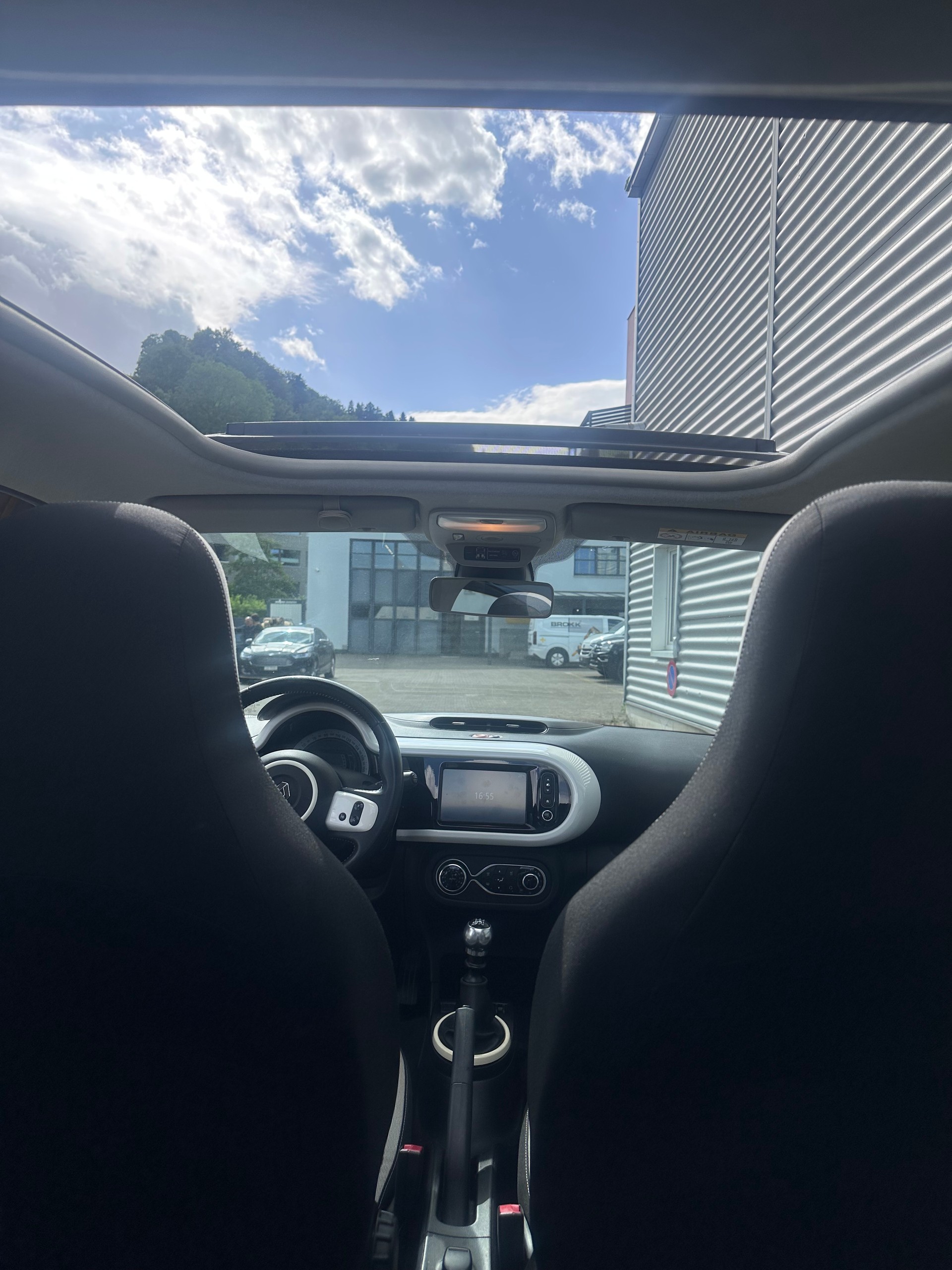 RENAULT Twingo 0.9 Zen Cabriolet-image-15