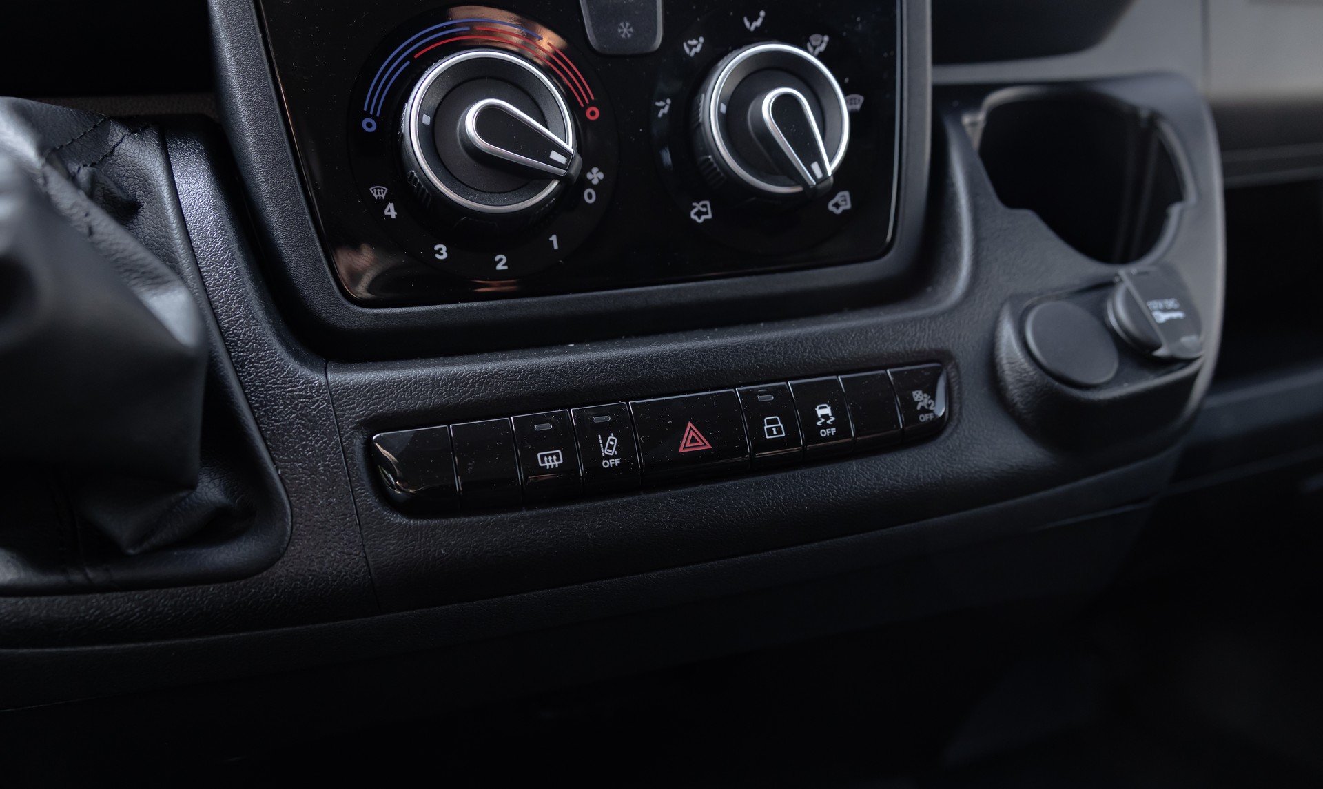 CITROEN Jumper 35+ 2.2 BlueHDi 180 L4H3-image-9