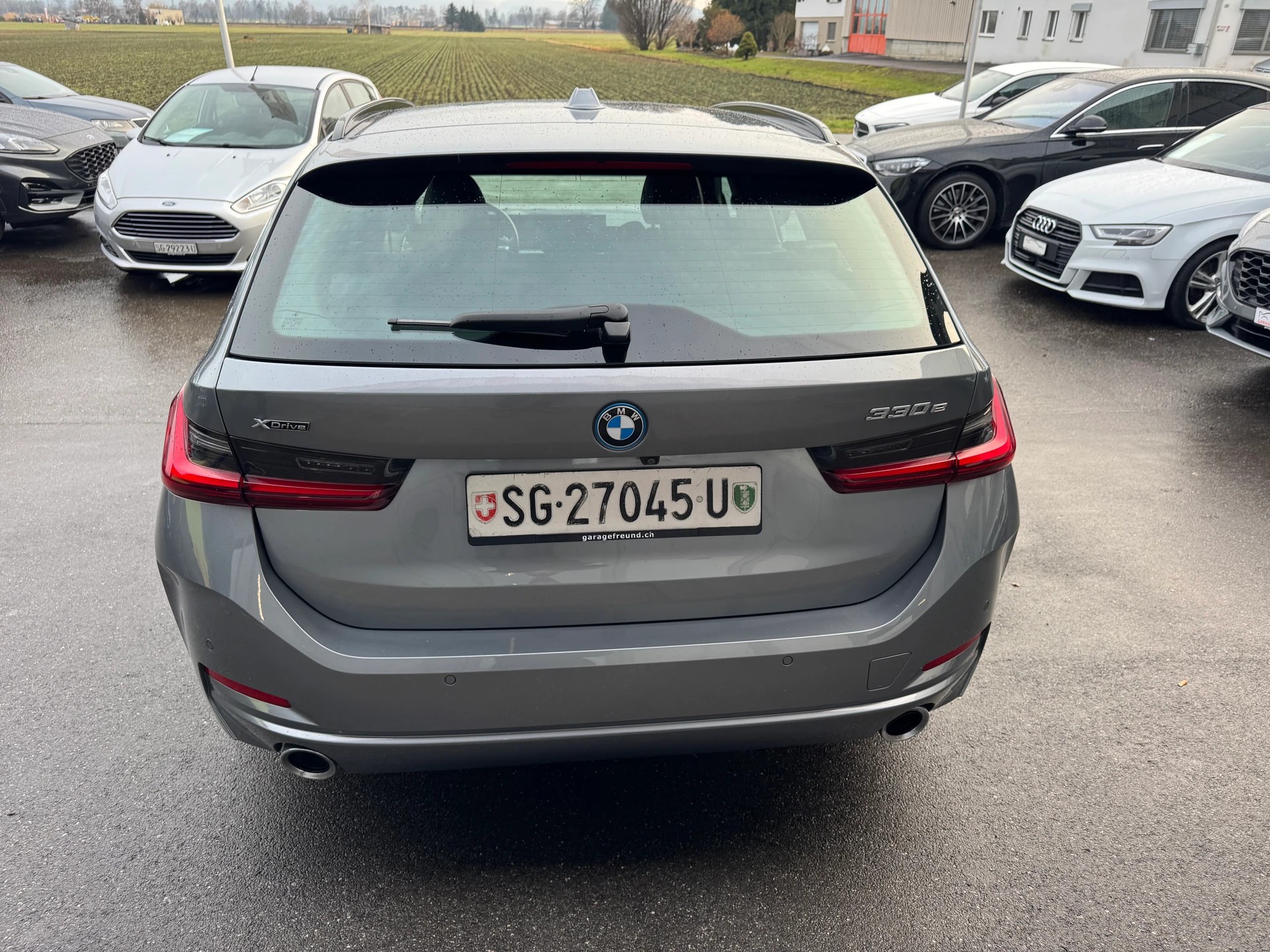 BMW 330e x DriveTouring Steptronic-image-8