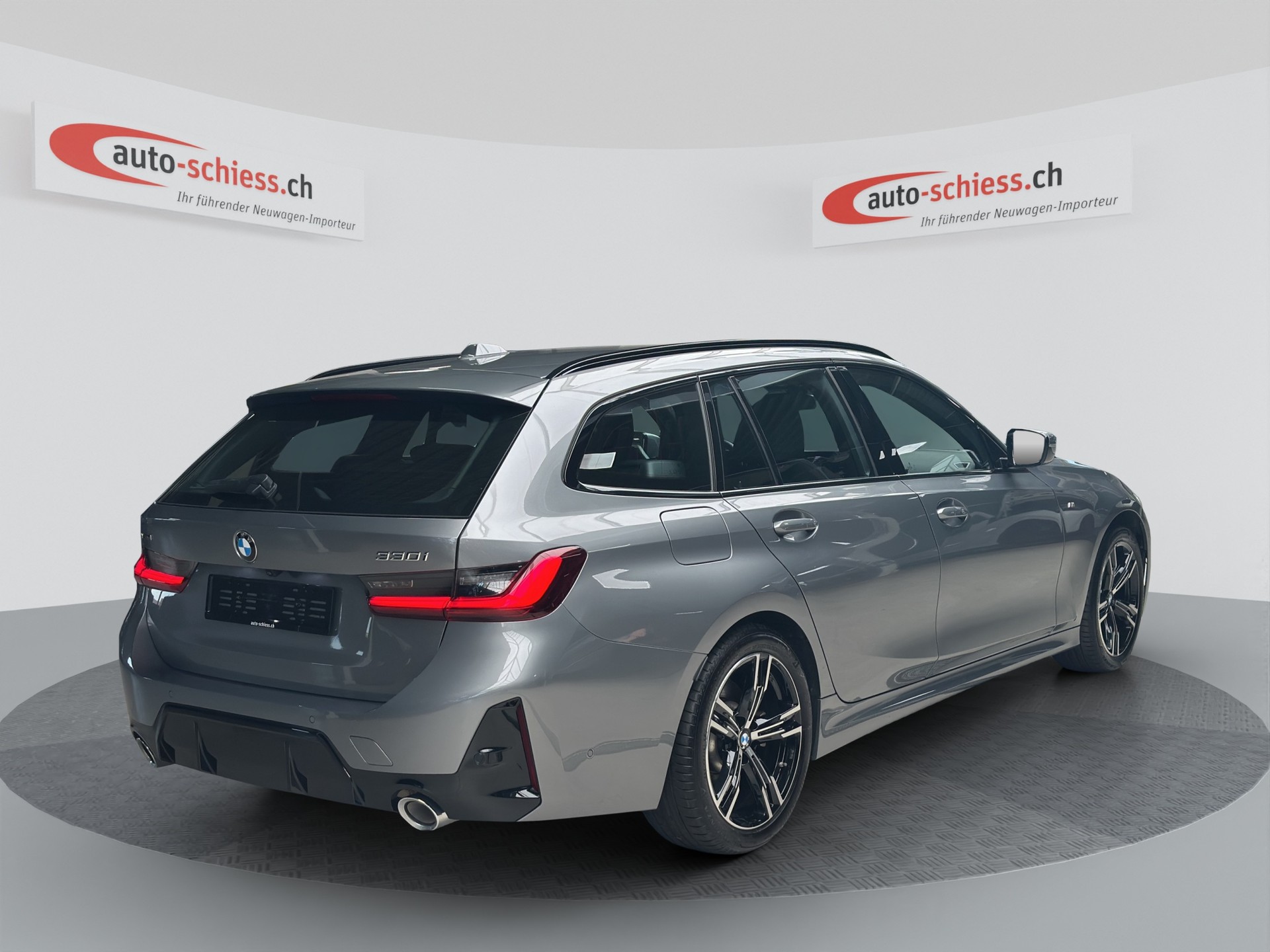 BMW 330i Touring xDrive Steptronic M Sport-image-4