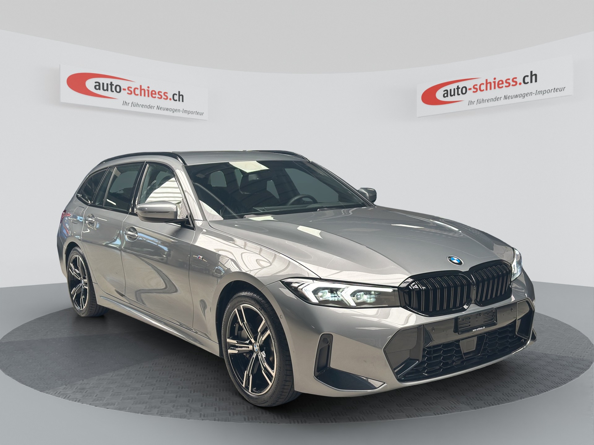 BMW 330i Touring xDrive Steptronic M Sport-image-0
