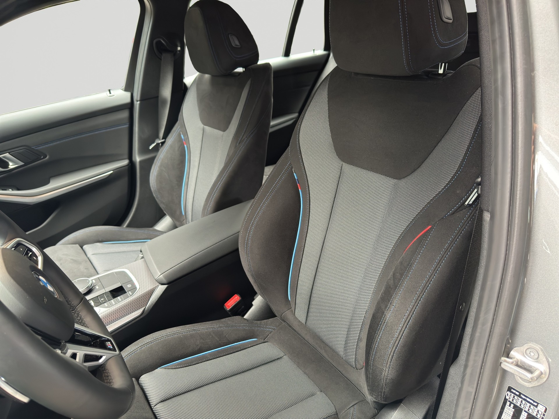 BMW 330i Touring xDrive Steptronic M Sport-image-5