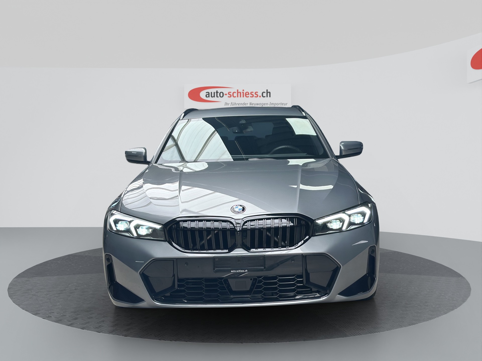 BMW 330i Touring xDrive Steptronic M Sport-image-1