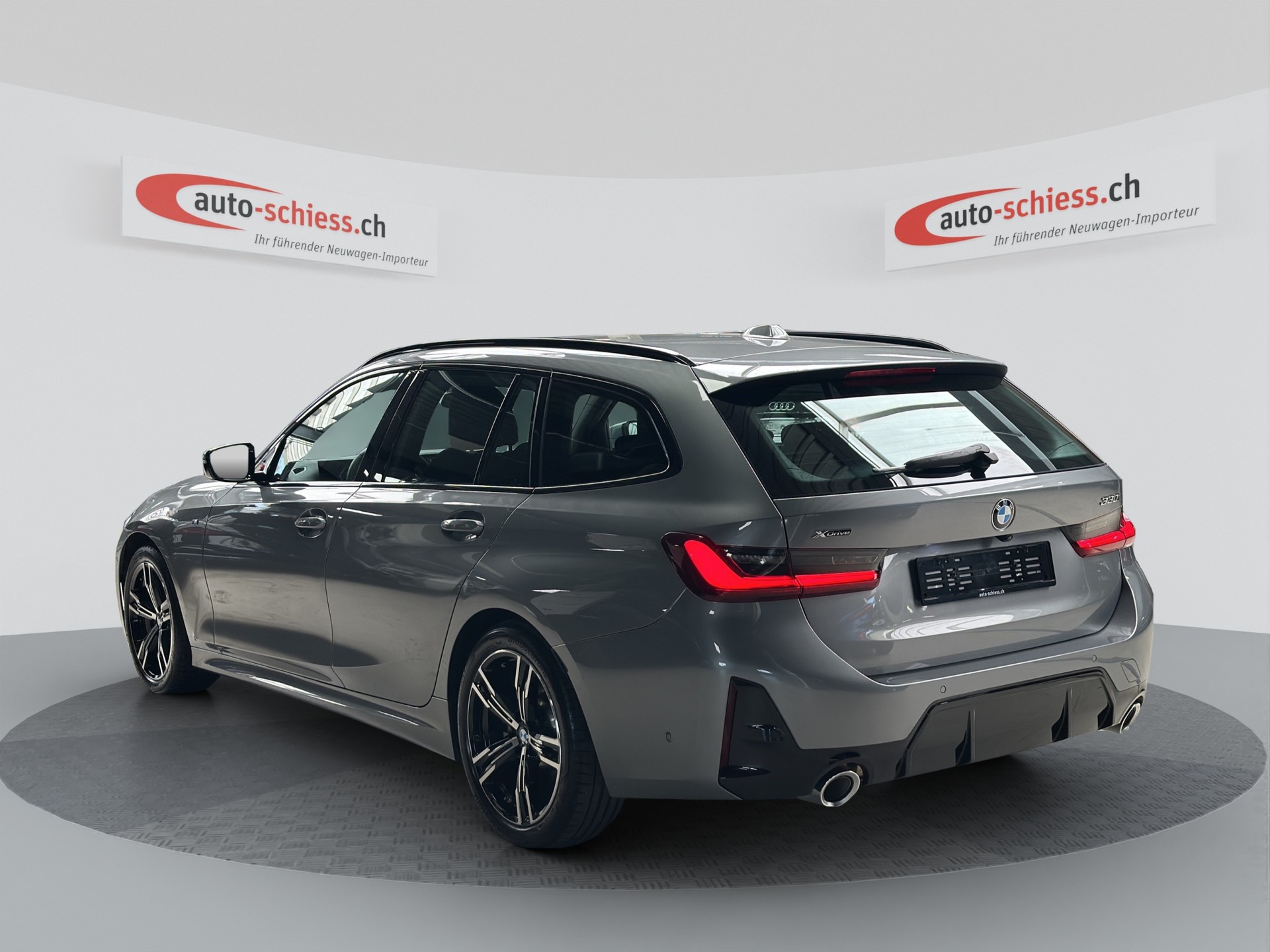 BMW 330i Touring xDrive Steptronic M Sport-image-2