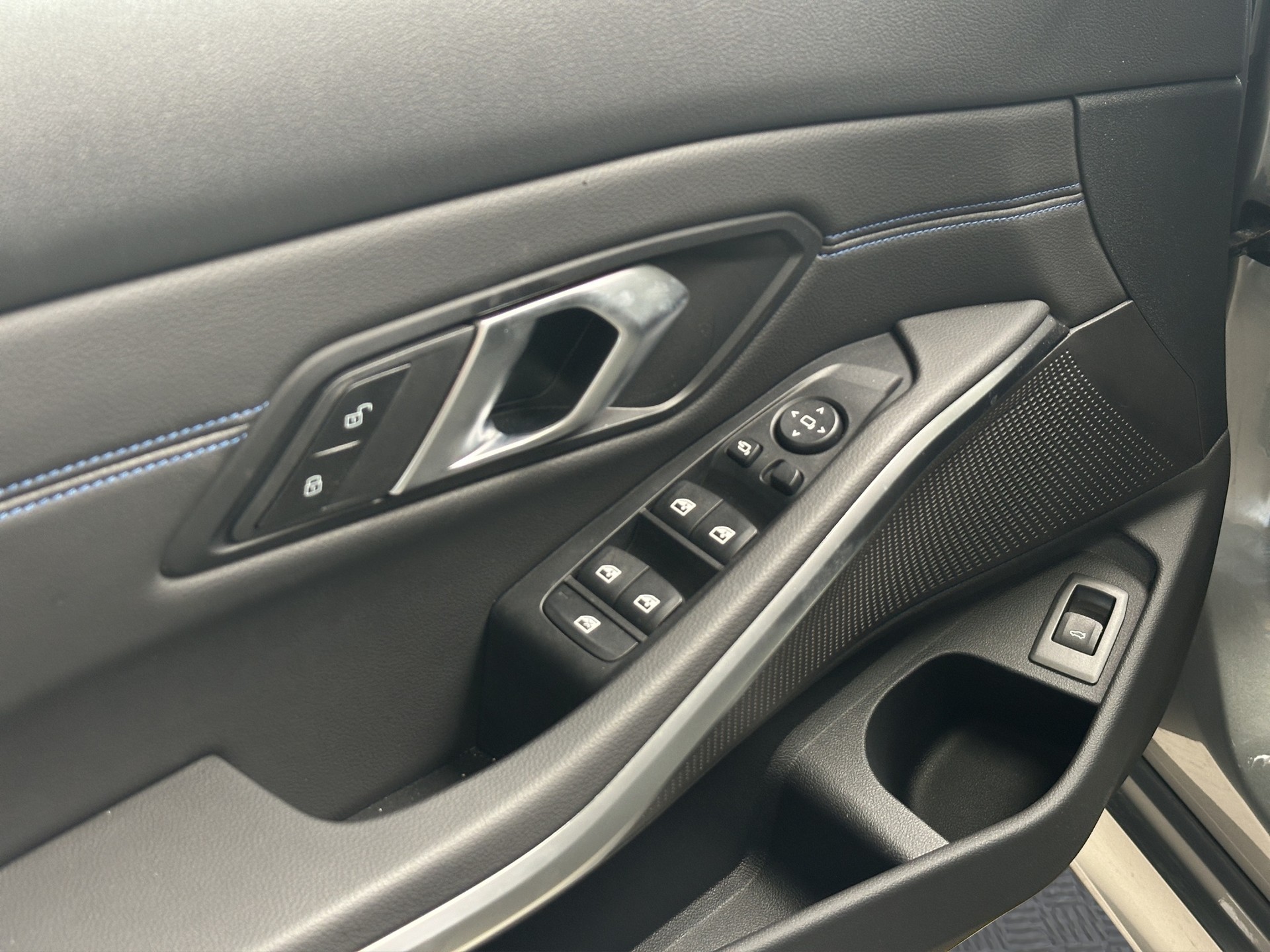 BMW 330i Touring xDrive Steptronic M Sport-image-8