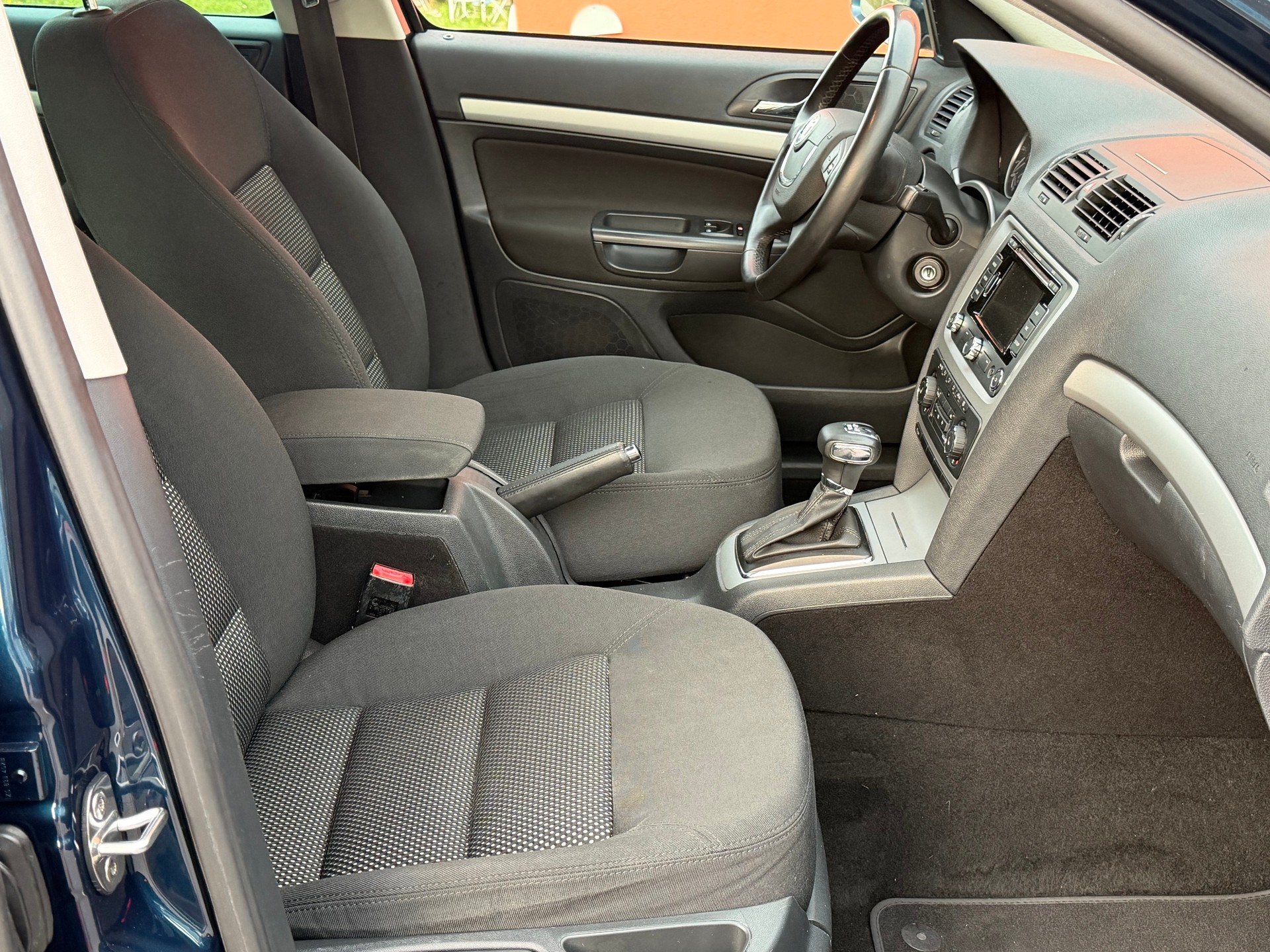 SKODA Octavia Combi 2.0 TDI AllDrive 4x4 DSG-image-13