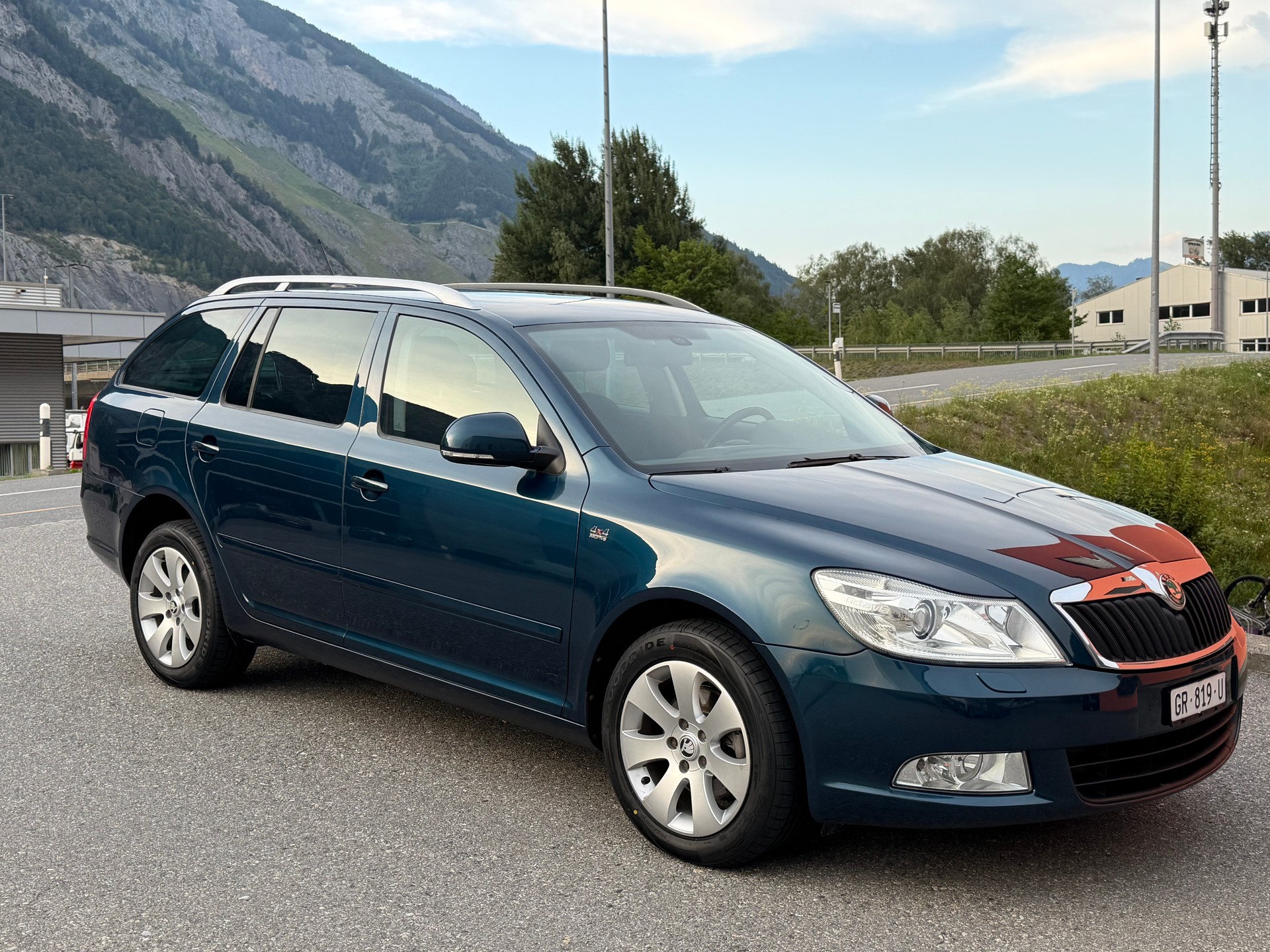 SKODA Octavia Combi 2.0 TDI AllDrive 4x4 DSG-image-1